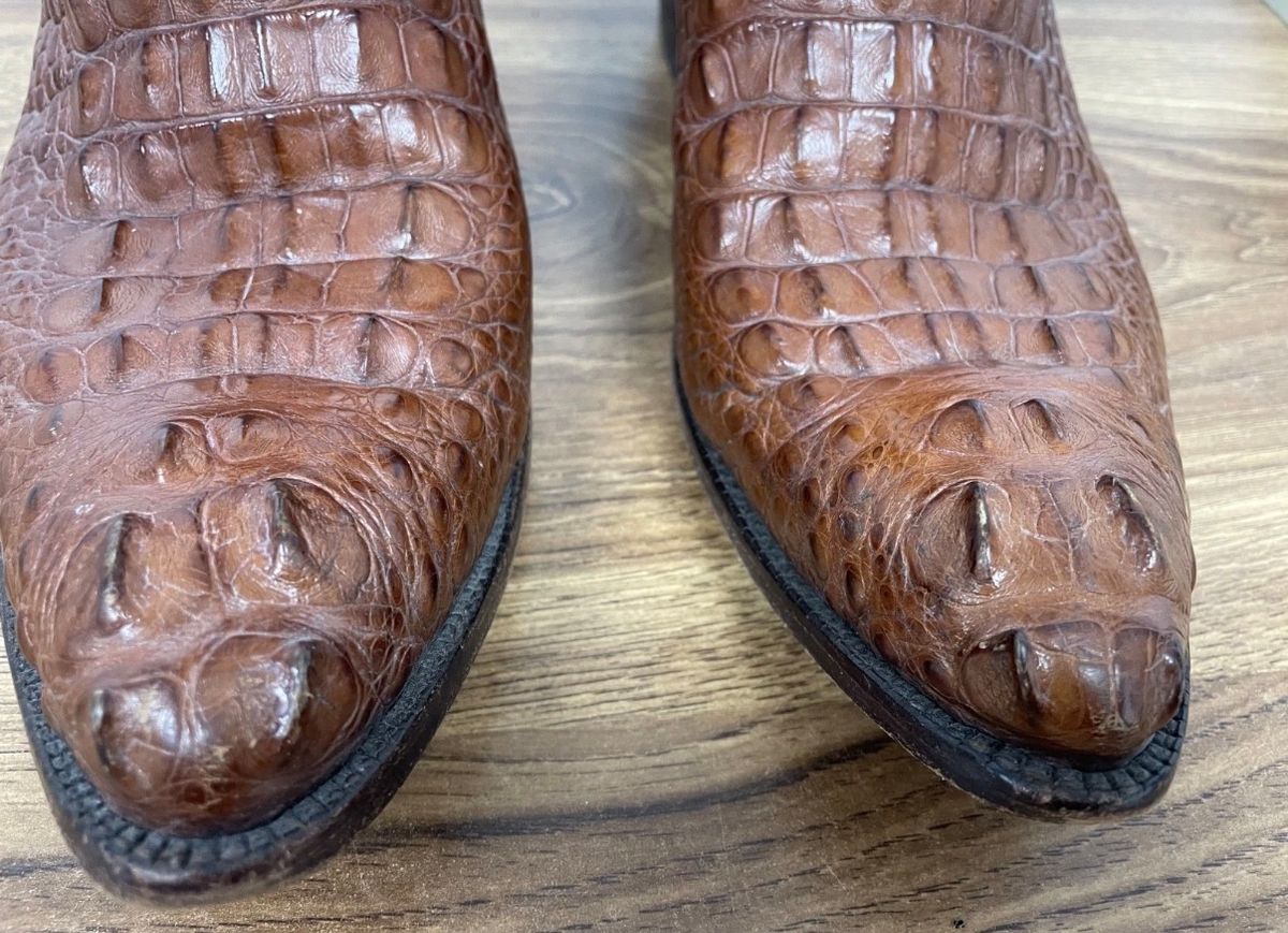 Photo by MaticEsq on April 29, 2026 of the Ammons Custom Model in Peanut Brittle Head Cut Hornback American Alligator.