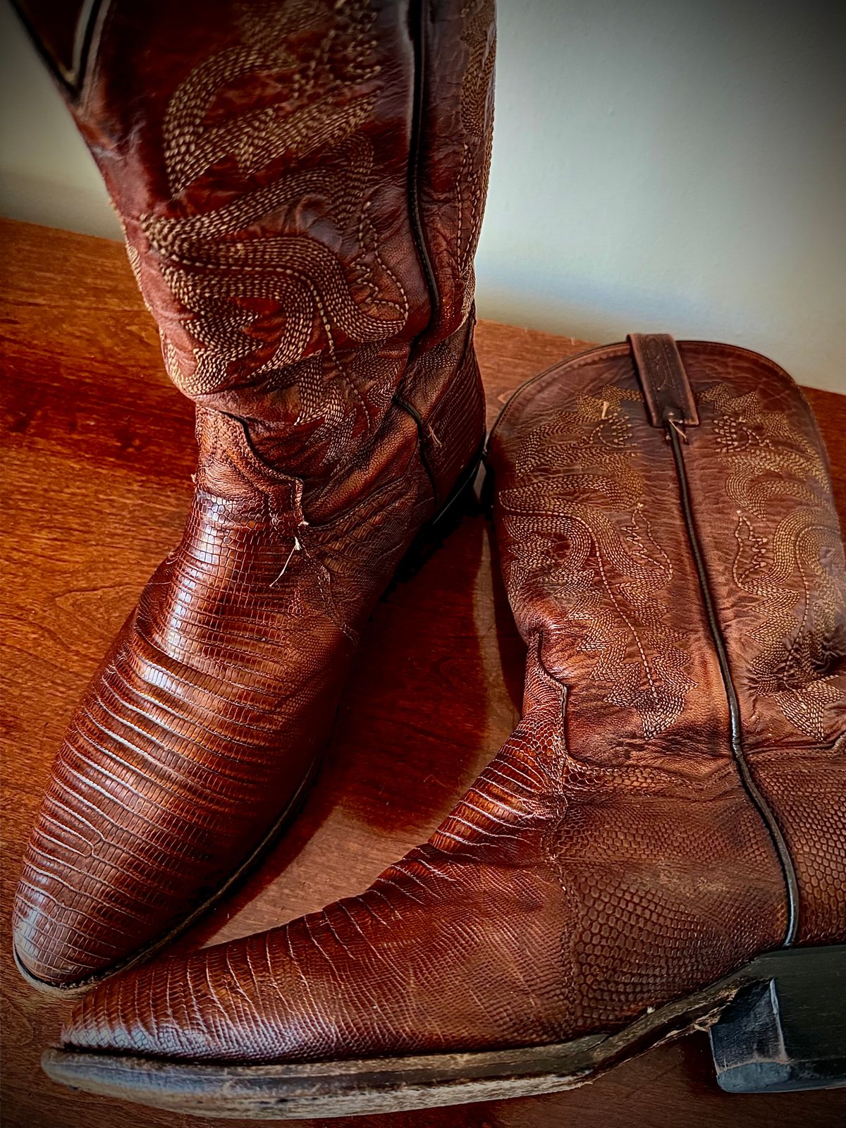 Photo by MaticEsq on September 12, 2025 of the Dan Post Winston in Tegu Lizard Tan.