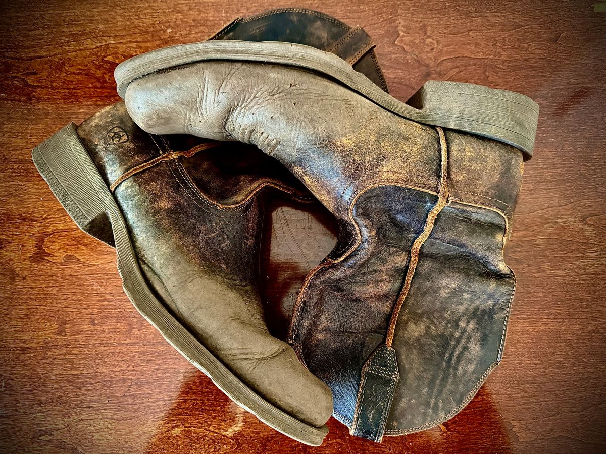 Photo by MaticEsq on November 12, 2025 of the Ariat Rambler in Full Grain Leather Antiqued Grey.
