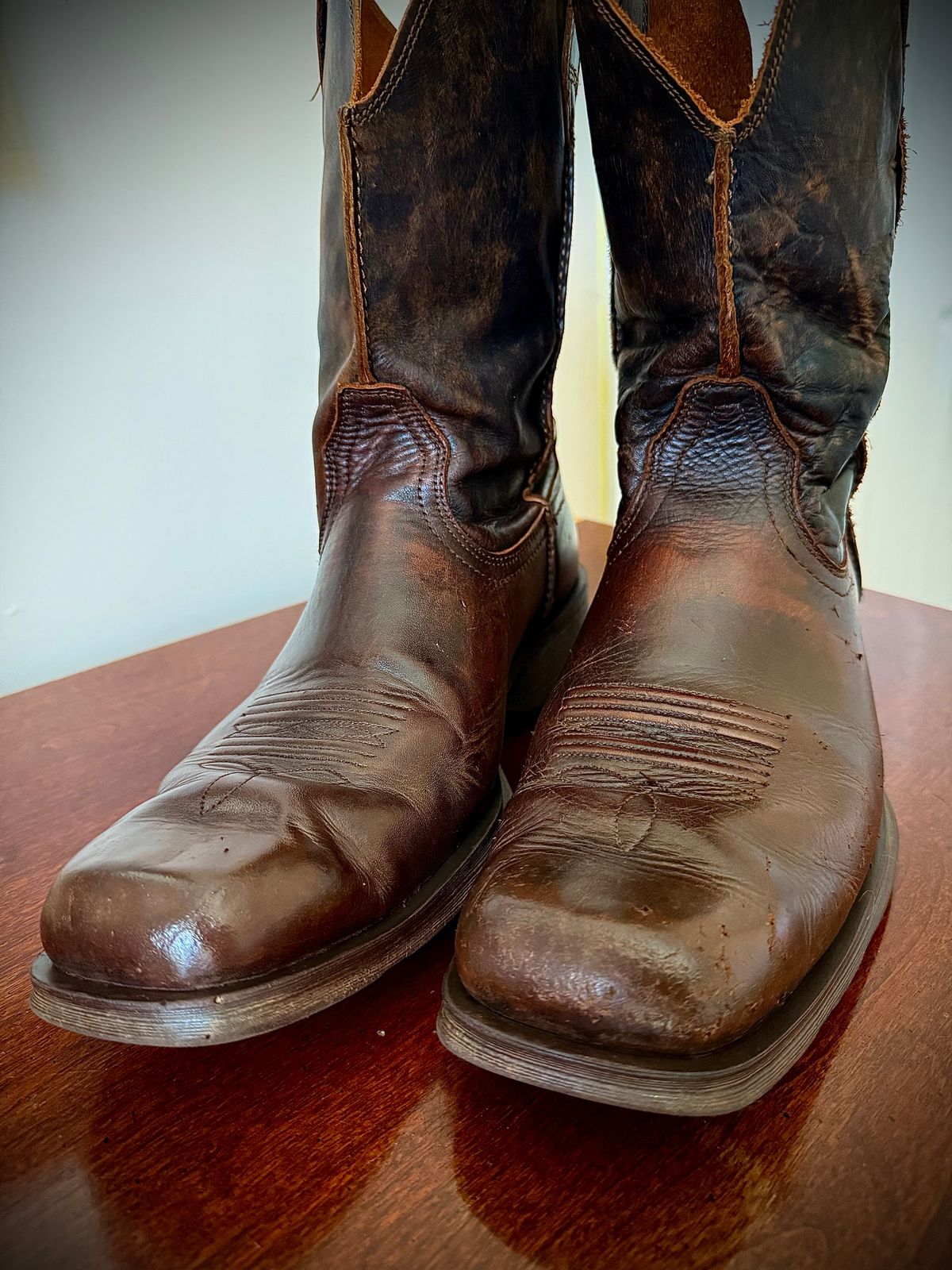 Photo by MaticEsq on November 1, 2025 of the Ariat Rambler in Full Grain Leather Antiqued Grey.