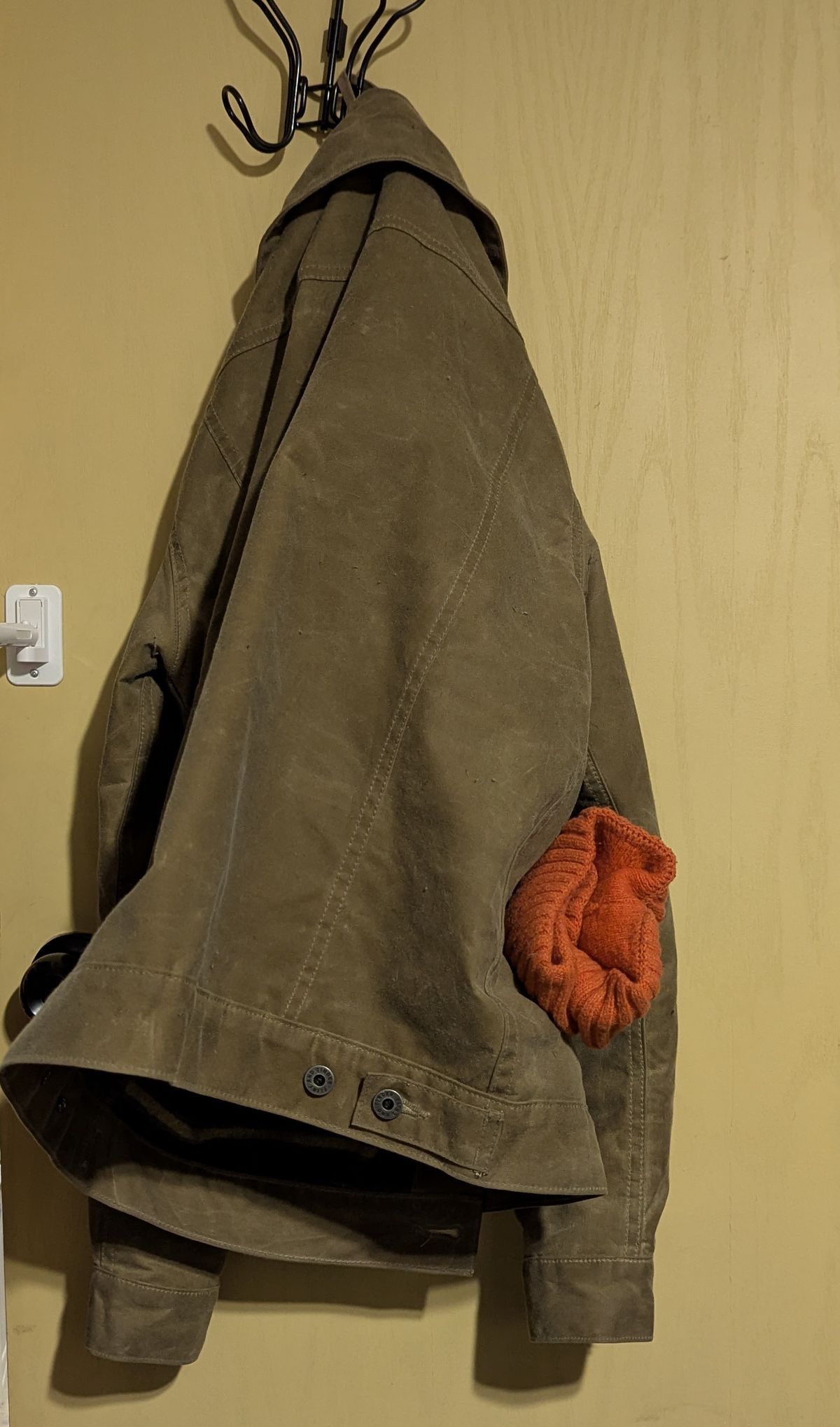Photo by Niesman on December 11, 2024 of the Flint And Tinder Wool Lined Waxed Trucker in Waxed Cotton & Wool.