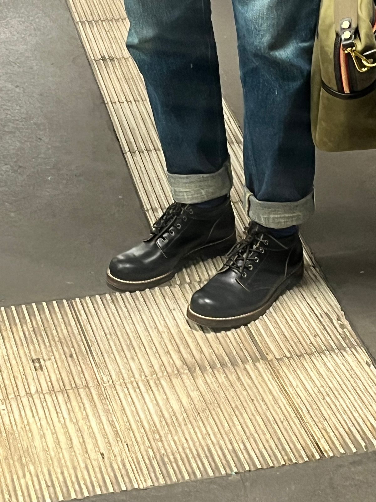 Photo by Dansky on March 13, 2025 of the Rolling Dub Trio Coupen in Horween Black Chromexcel Horsehide.