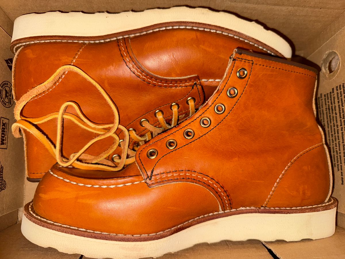Photo by angeloa0072 on October 1, 2025 of the Red Wing 875 in S.B. Foot Oro-Iginal.