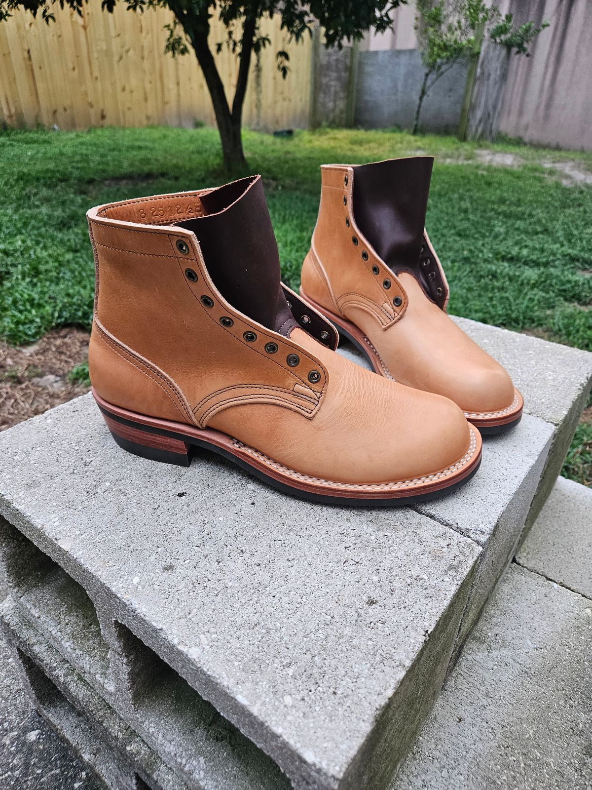 Photo by 83cane on September 30, 2025 of the Nicks DomePro in Horween Light Natural Dublin.