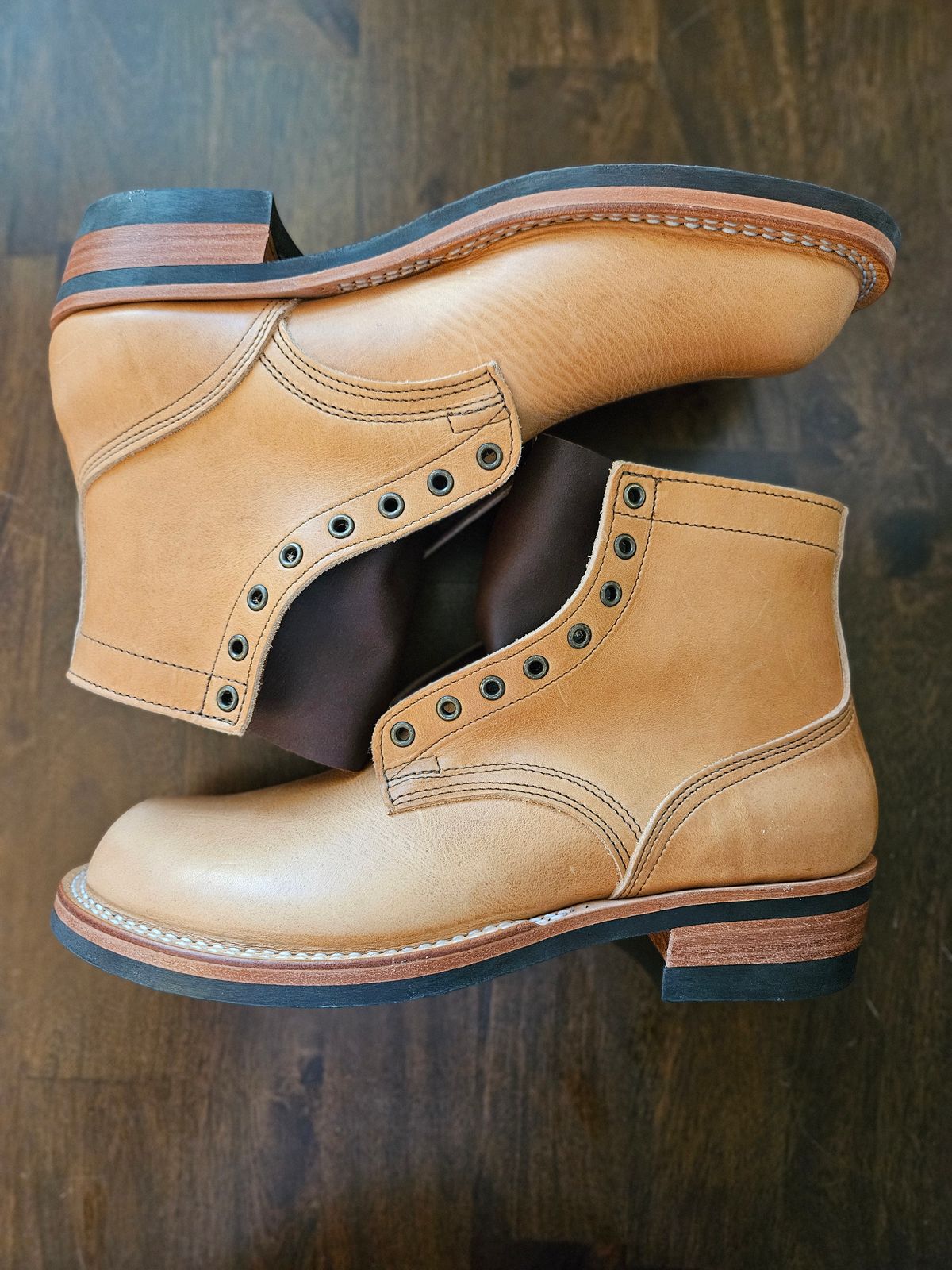 Photo by 83cane on October 1, 2025 of the Nicks DomePro in Horween Light Natural Dublin.