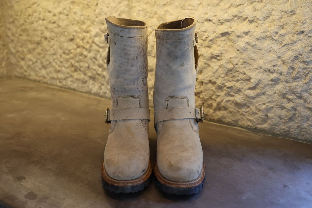 Photo by trevmon27 on October 14, 2024 of the Prof Barnets Bulky Neocliffwood Engineer Boots in Maryam Reverse Gregio Light.