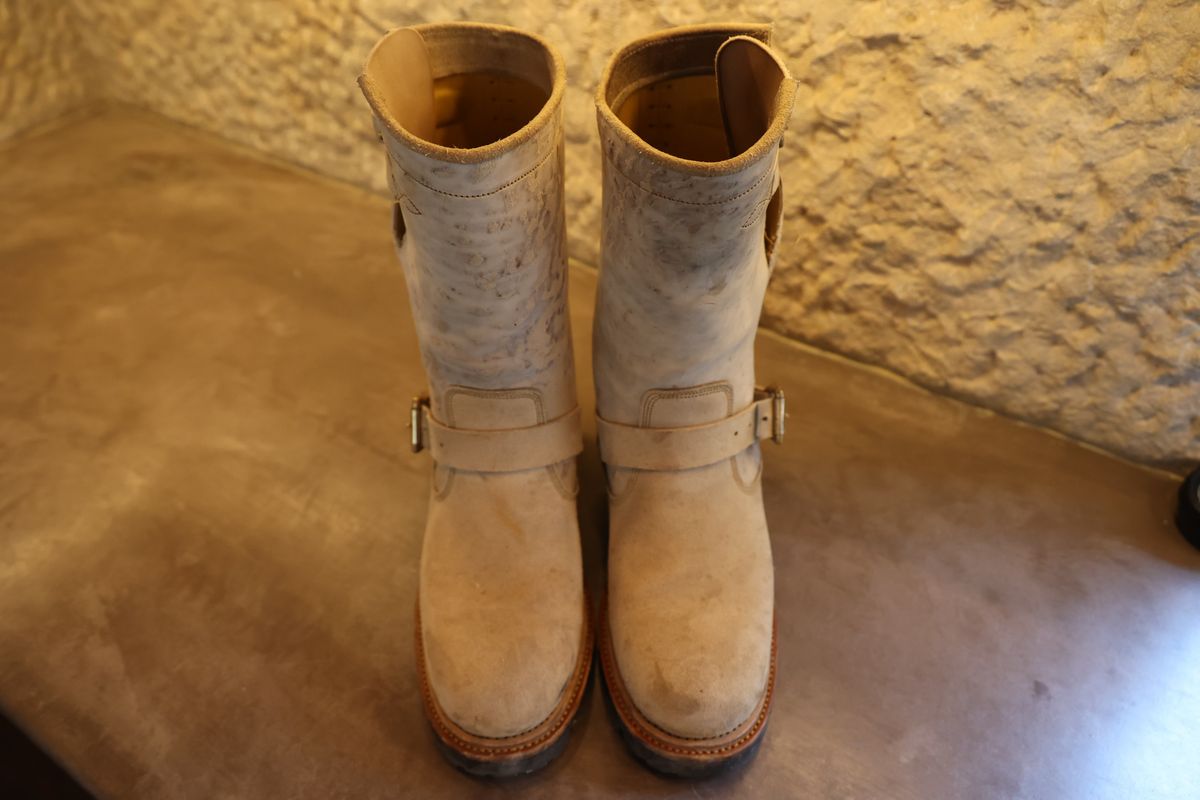 Photo by trevmon27 on October 14, 2024 of the Prof Barnets Bulky Neocliffwood Engineer Boots in Maryam Reverse Gregio Light.