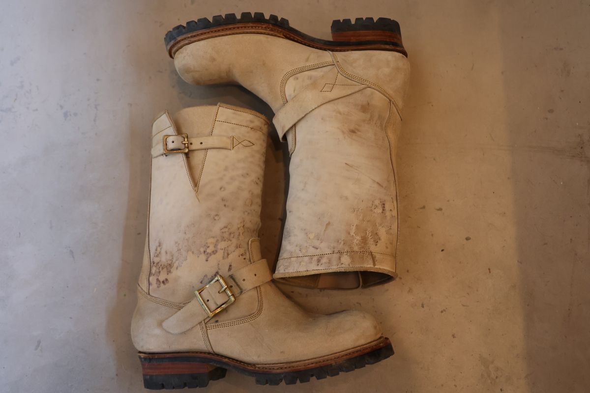Photo by trevmon27 on October 14, 2024 of the Prof Barnets Bulky Neocliffwood Engineer Boots in Maryam Reverse Gregio Light.
