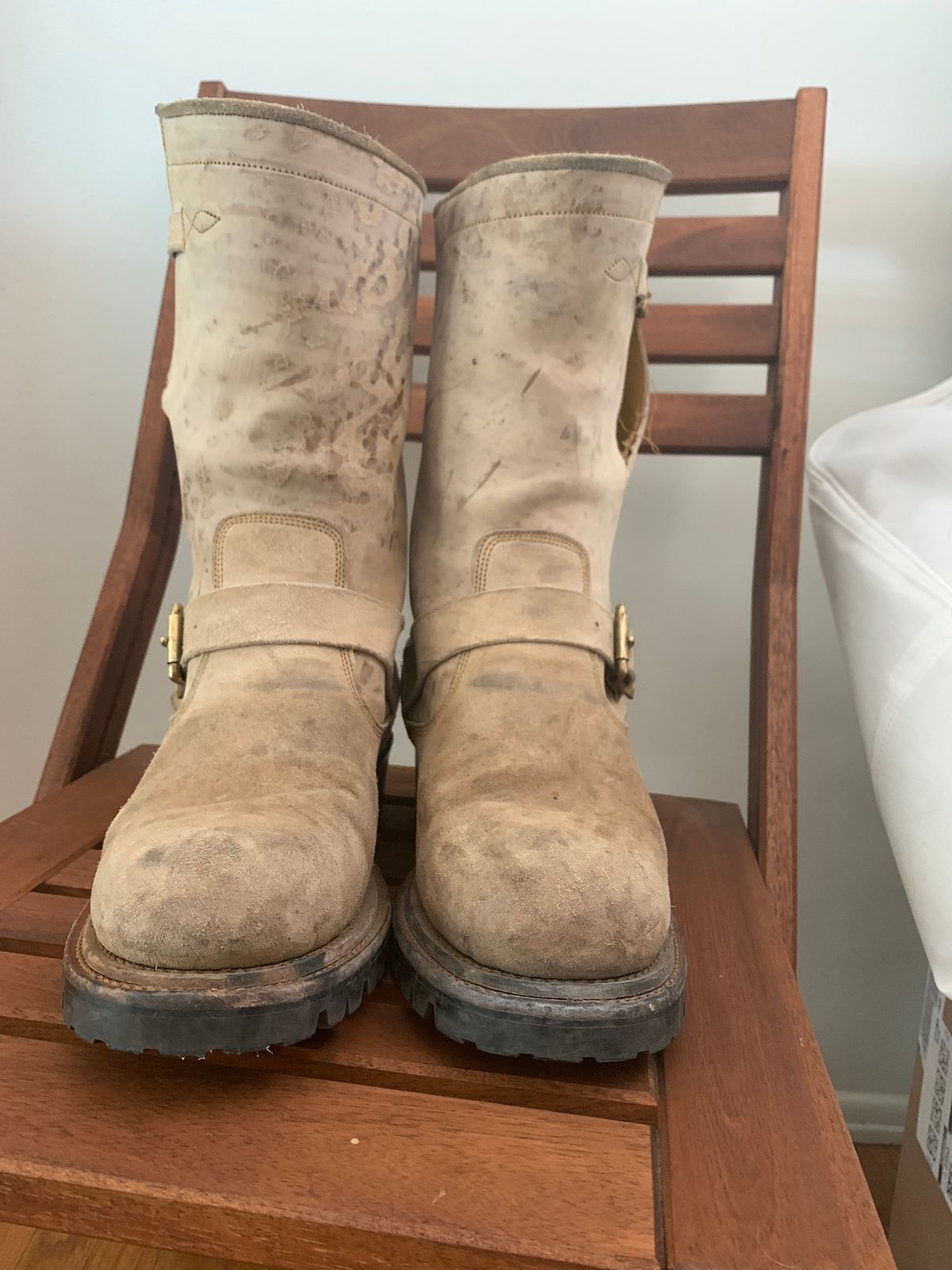 Photo by trevmon27 on January 10, 2025 of the Prof Barnets Bulky Neocliffwood Engineer Boots in Maryam Reverse Gregio Light.