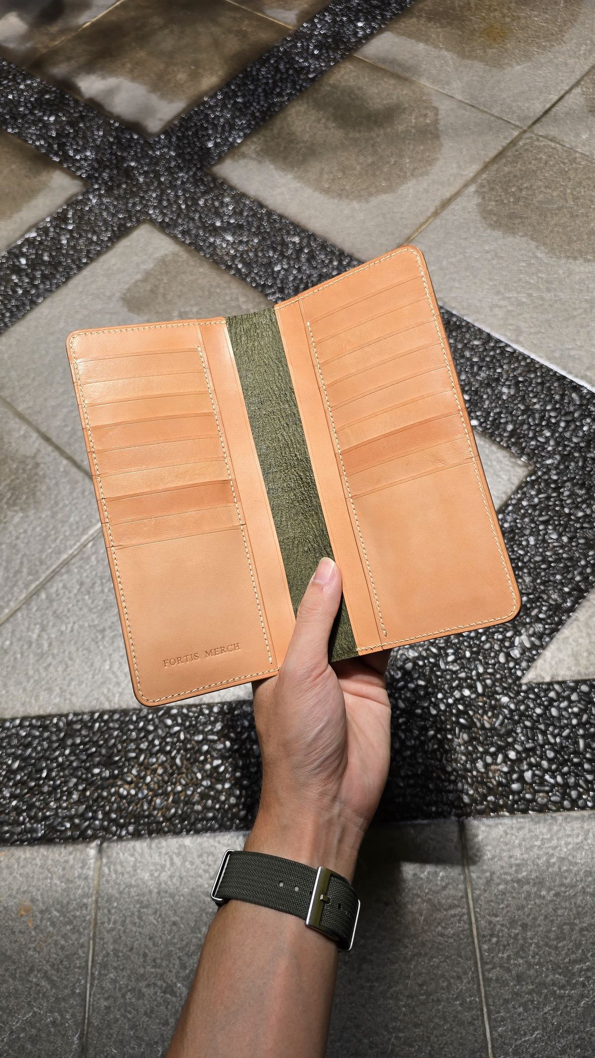 Photo by julio_archieve on September 30, 2025 of the Fortis Boots Long Wallet in Badalassi Carlo Oliva Pueblo.