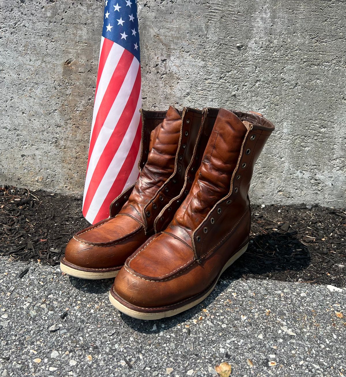 Photo by JLL343 on August 3, 2025 of the Red Wing 8-Inch Classic Moc in Seidel Mocha Oil Tan.