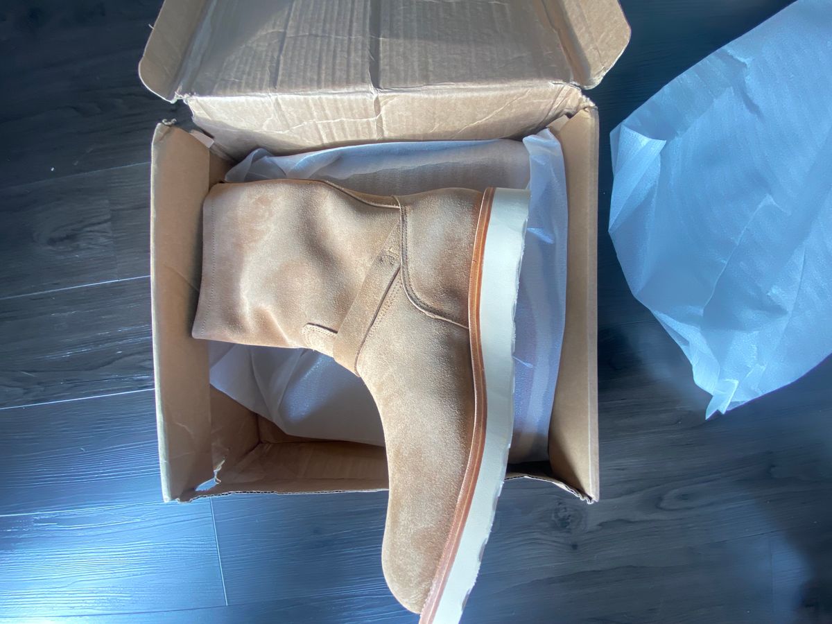 Photo by IndigoJones on October 19, 2024 of the Crush On Retro Engineer Boot 9013 in Suede Beige.