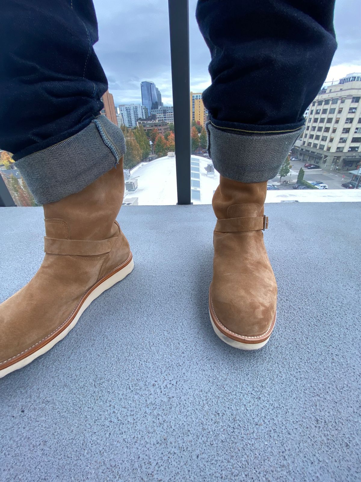 Photo by IndigoJones on October 20, 2024 of the Crush On Retro Engineer Boot 9013 in Suede Beige.