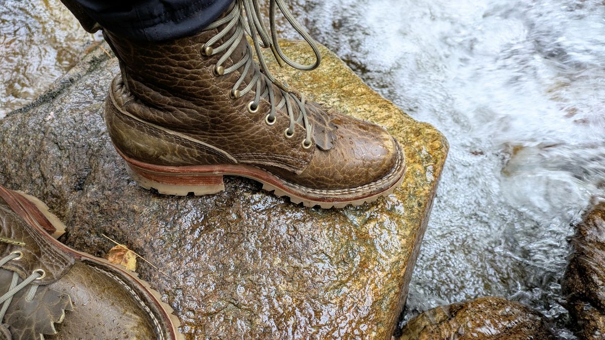 Photo by UnpackedC on October 5, 2025 of the Nicks Urban Logger in Law Tanning Olive Smooth Shruken Bison.