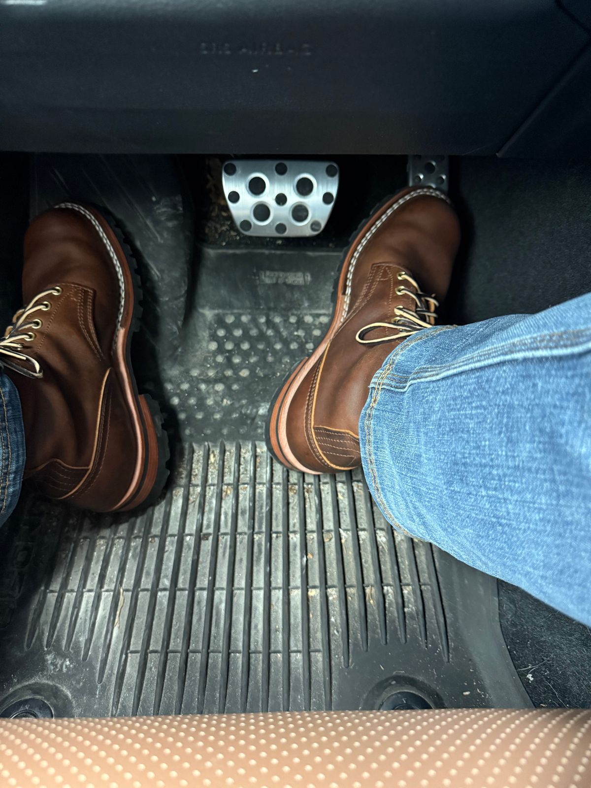 Photo by mattwaldo on July 31, 2025 of the Nicks Overlander in Horween Orange Predator.