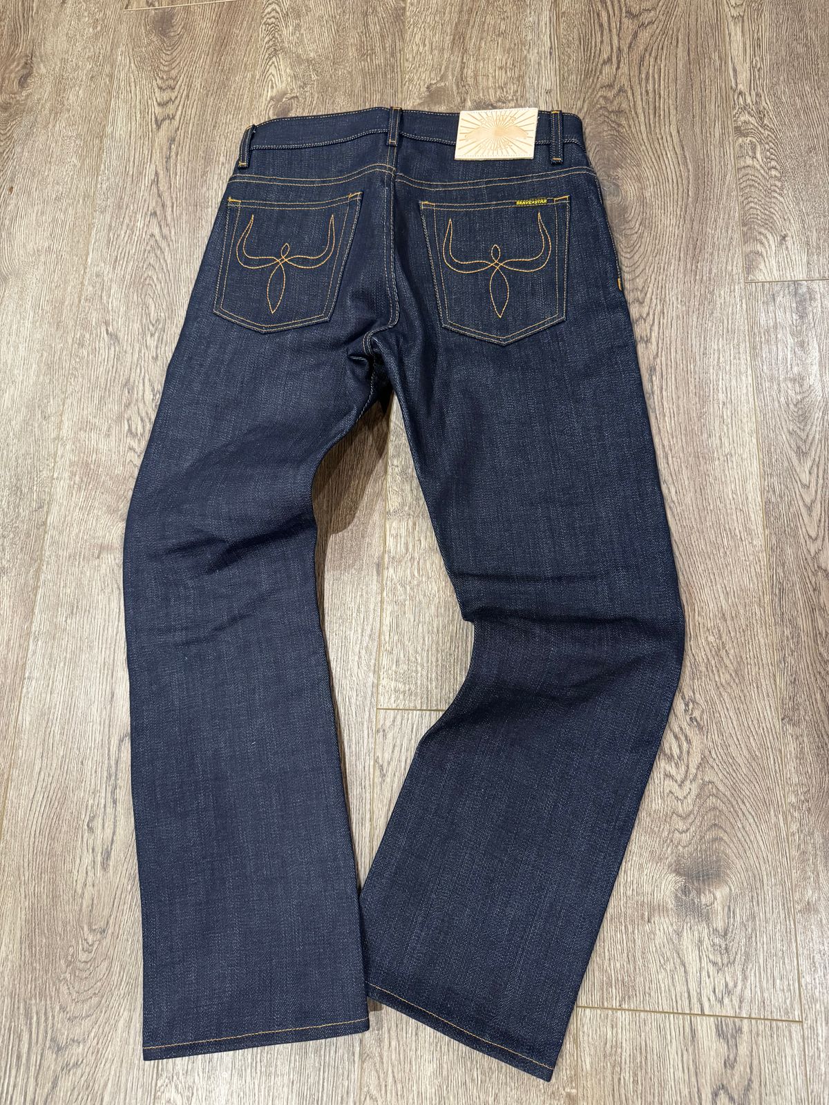 Photo by ericxj99 on January 6, 2026 of the Brave Star Mojave in 21.5 Oz Raw Selvedge.