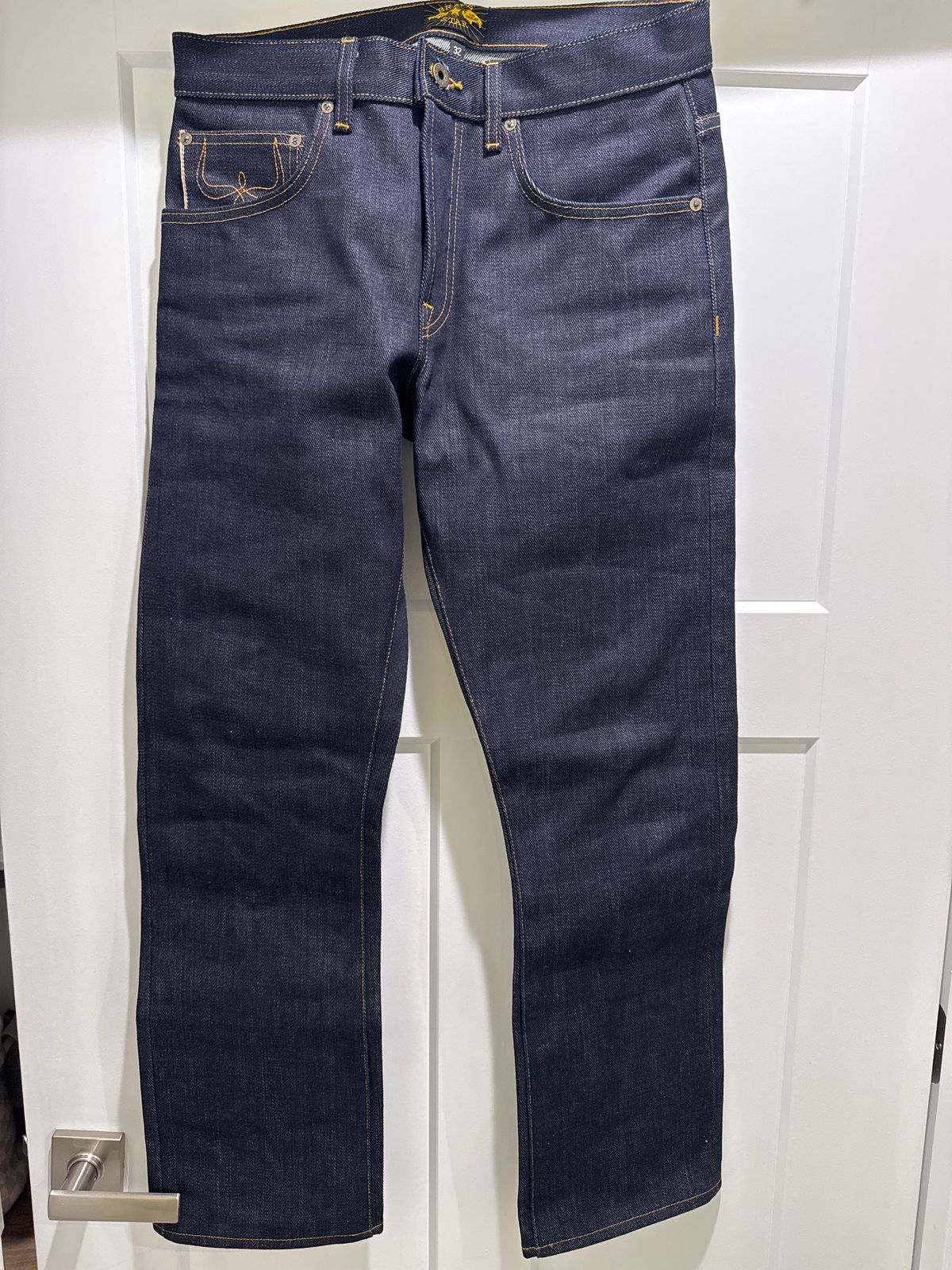 Photo by ericxj99 on January 6, 2026 of the Brave Star Mojave in 21.5 Oz Raw Selvedge.