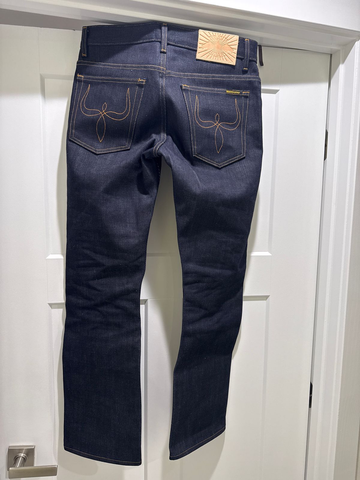 Photo by ericxj99 on January 6, 2026 of the Brave Star Mojave in 21.5 Oz Raw Selvedge.