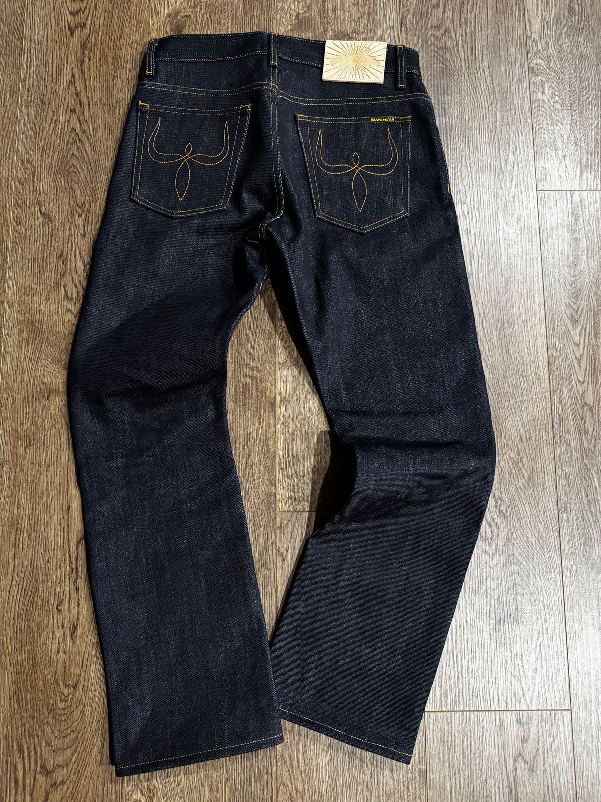Photo by ericxj99 on January 6, 2026 of the Brave Star Mojave in 21.5 Oz Raw Selvedge.