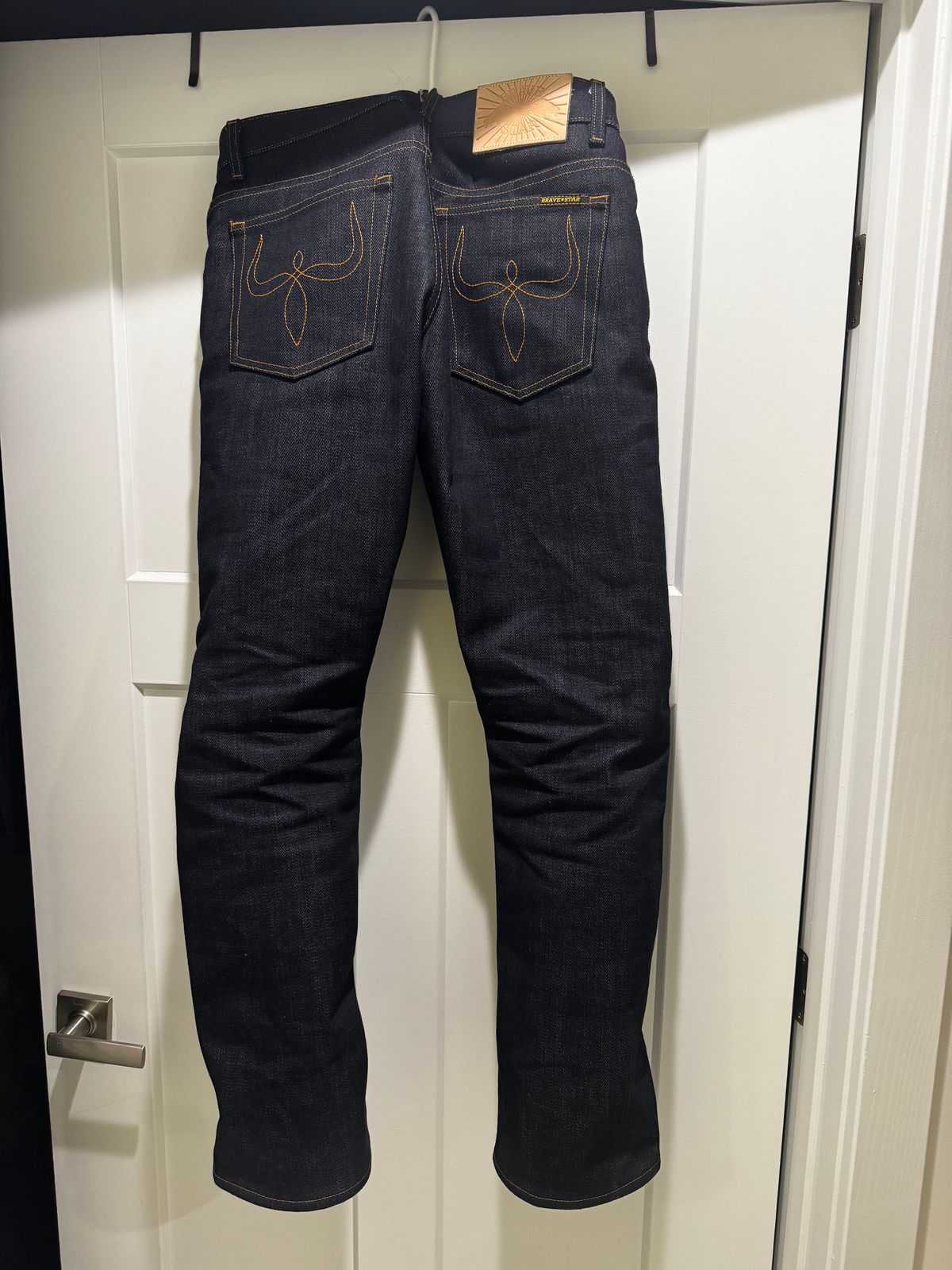Photo by ericxj99 on January 7, 2026 of the Brave Star Mojave in 21.5 Oz Raw Selvedge.