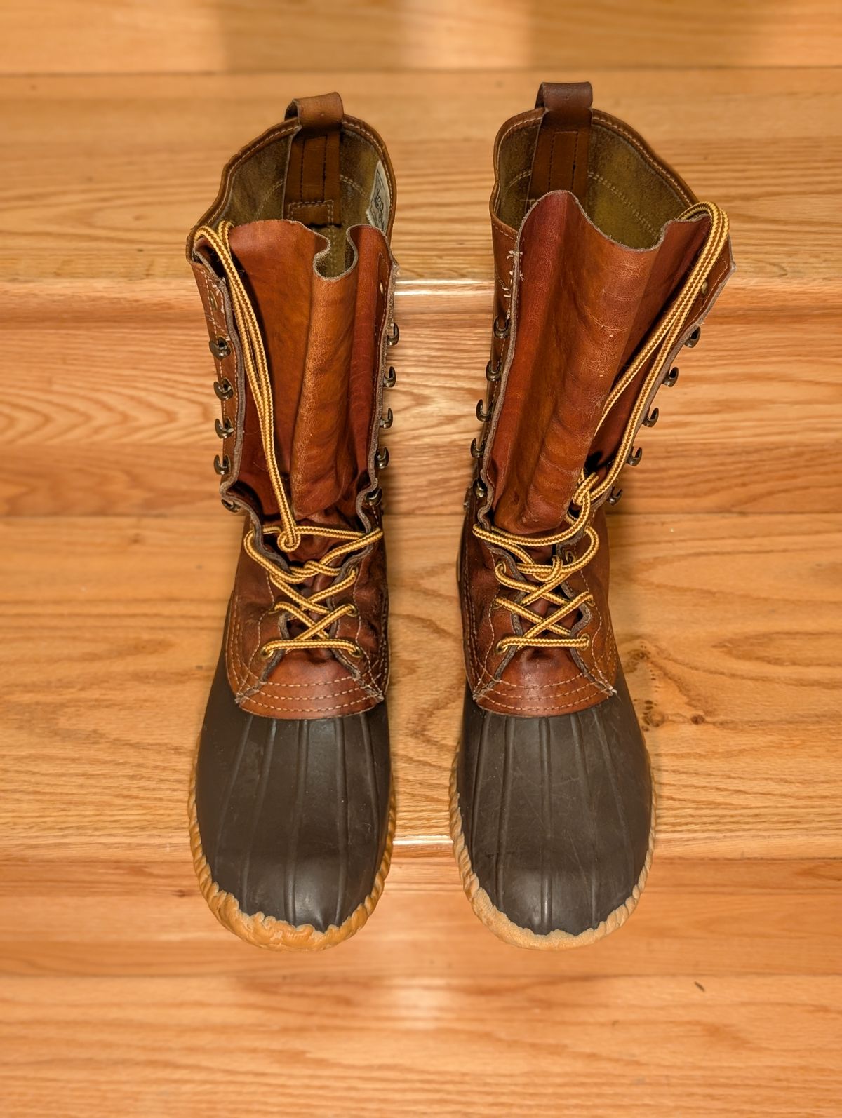 Photo by feetpics on January 6, 2026 of the L.L.Bean Maine Hunting Shoe 12" in Unknown Leather.