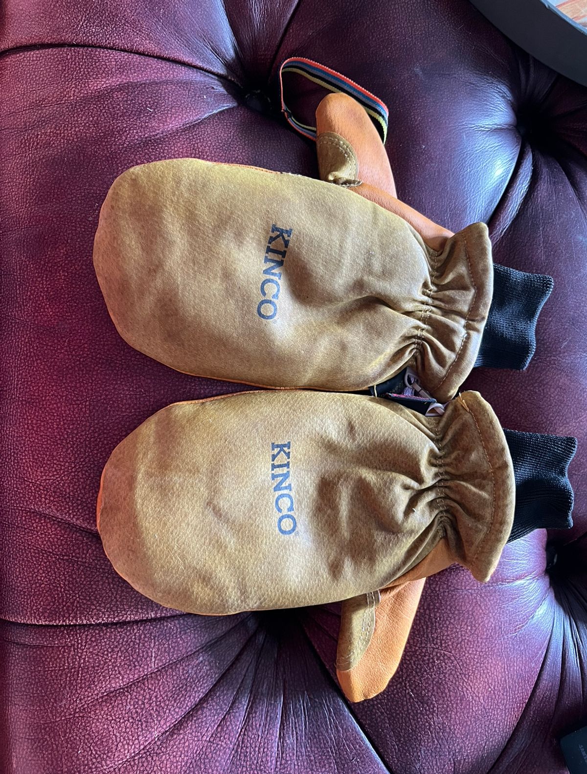 Photo by kleinknecht on March 29, 2022 of the Kinco 901T in Golden suede pigskin.