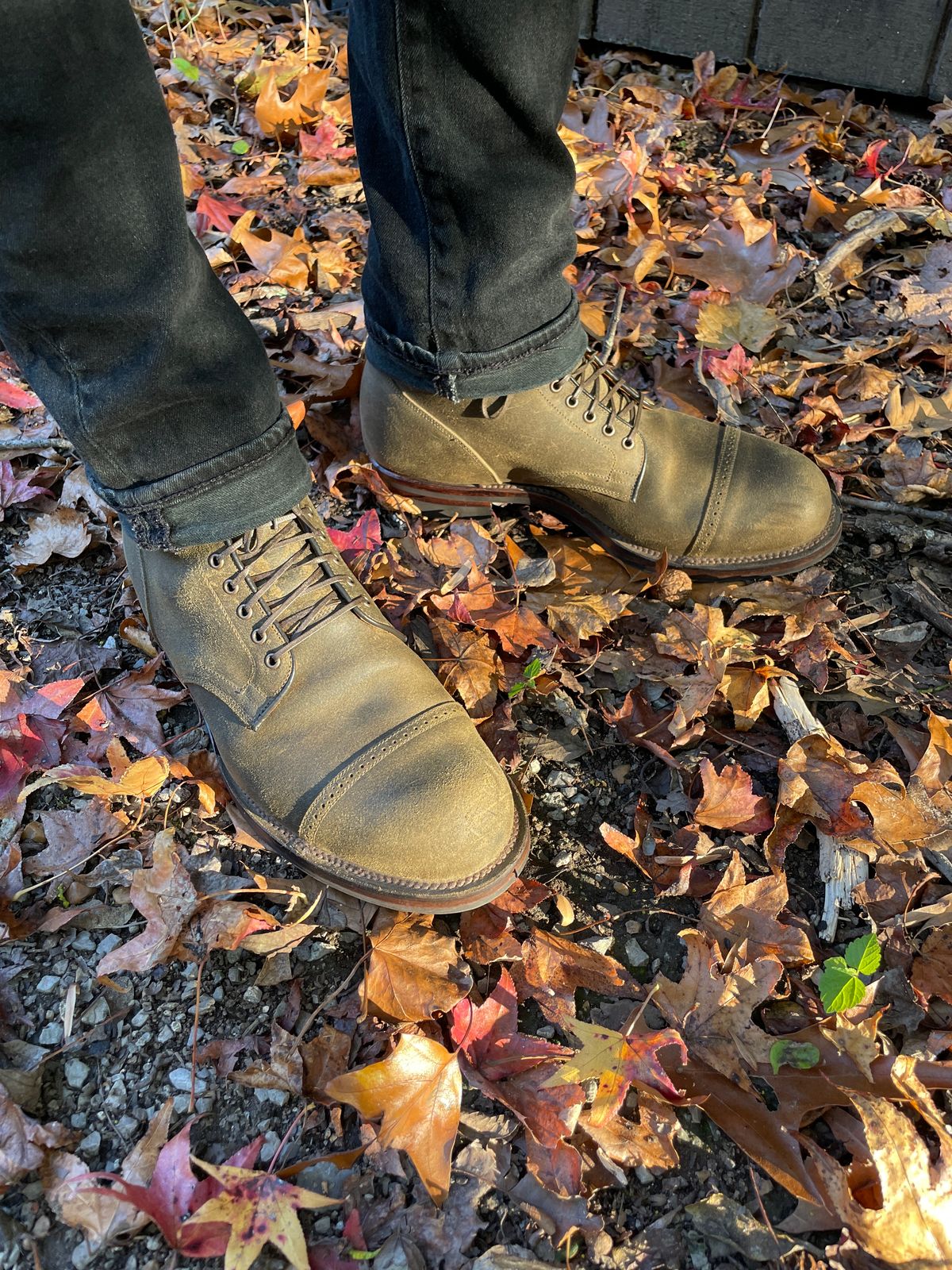 Photo by blinkofani on November 3, 2024 of the Viberg Service Boot BCT in Mojave Waxy Commander.