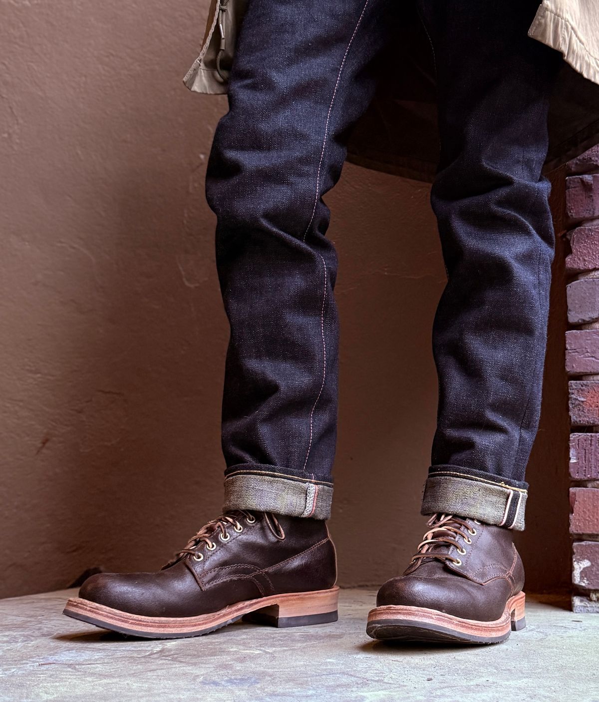 Photo by blinkofani on March 30, 2025 of the White's 375 in Horween Brown Waxed Flesh.