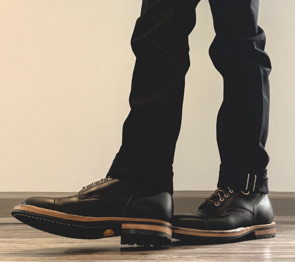 Photo by blinkofani on November 23, 2025 of the White's MP-M1 in Horween Black Chromexcel.