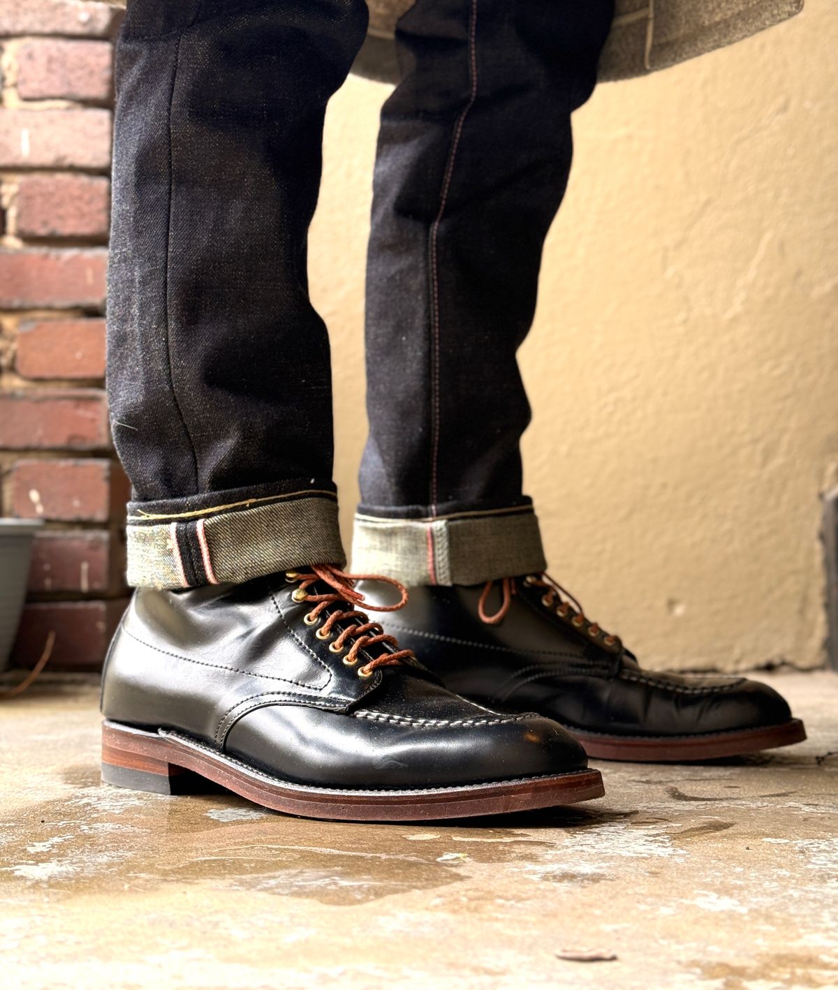 Photo by blinkofani on February 16, 2025 of the Alden Indy Boot in Horween Black Shell Cordovan.
