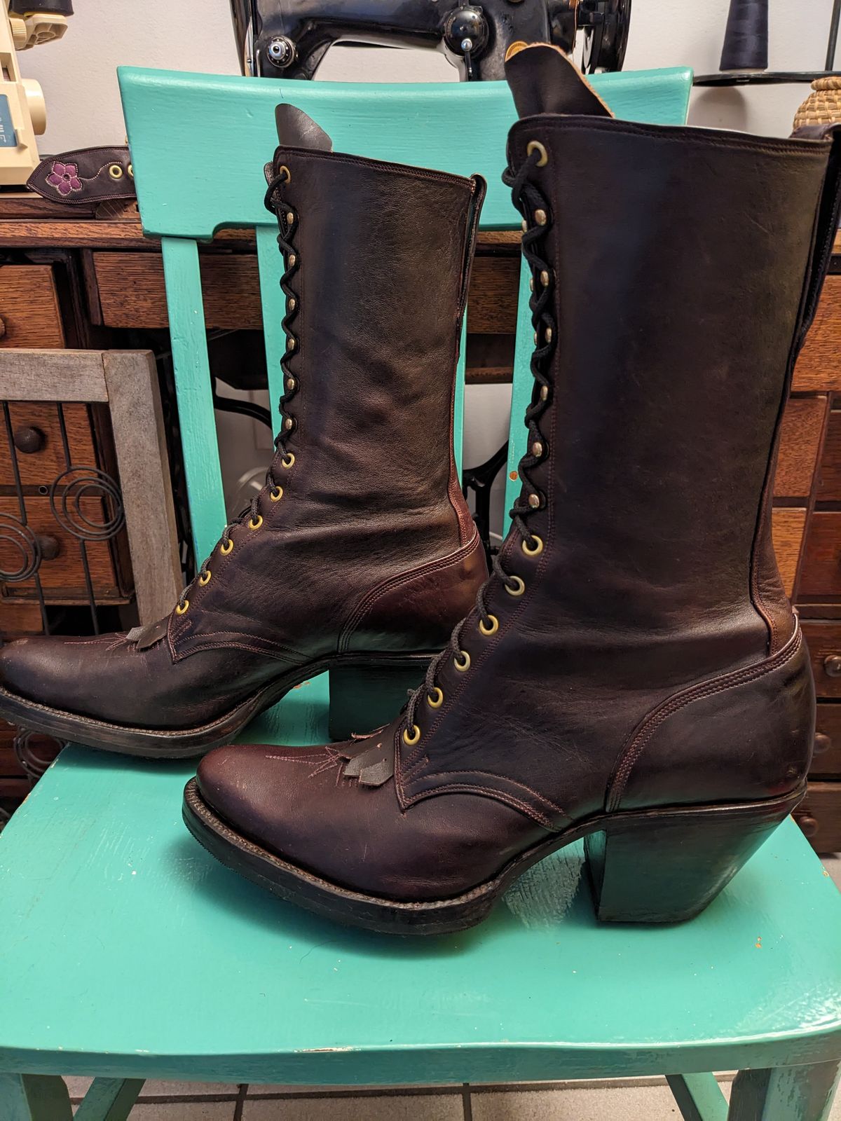 Photo by olivialocke on October 2, 2025 of the Self-Made Packer Boot in Horween Double Horse Front.