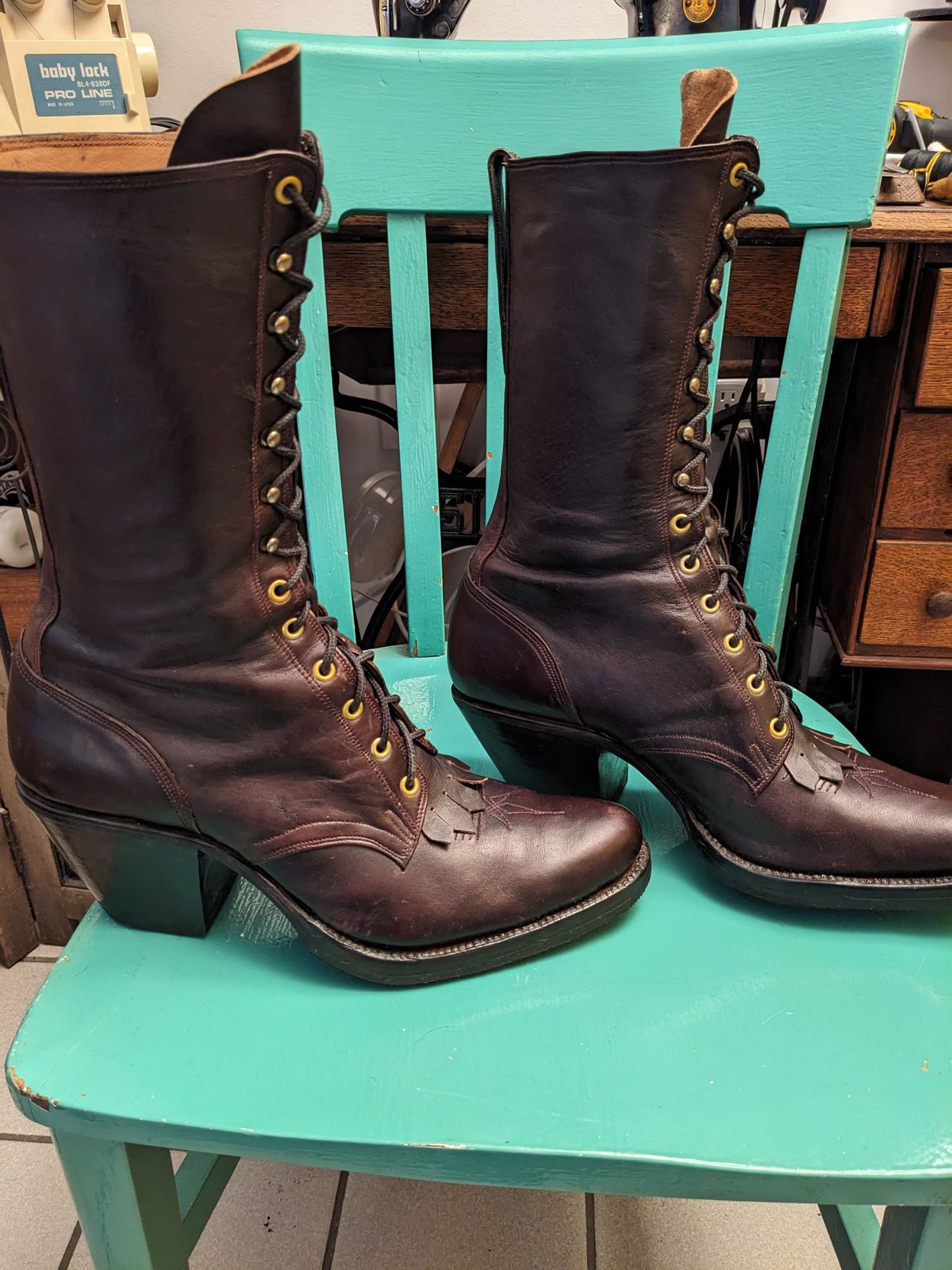 Photo by olivialocke on October 2, 2025 of the Self-Made Packer Boot in Horween Double Horse Front.
