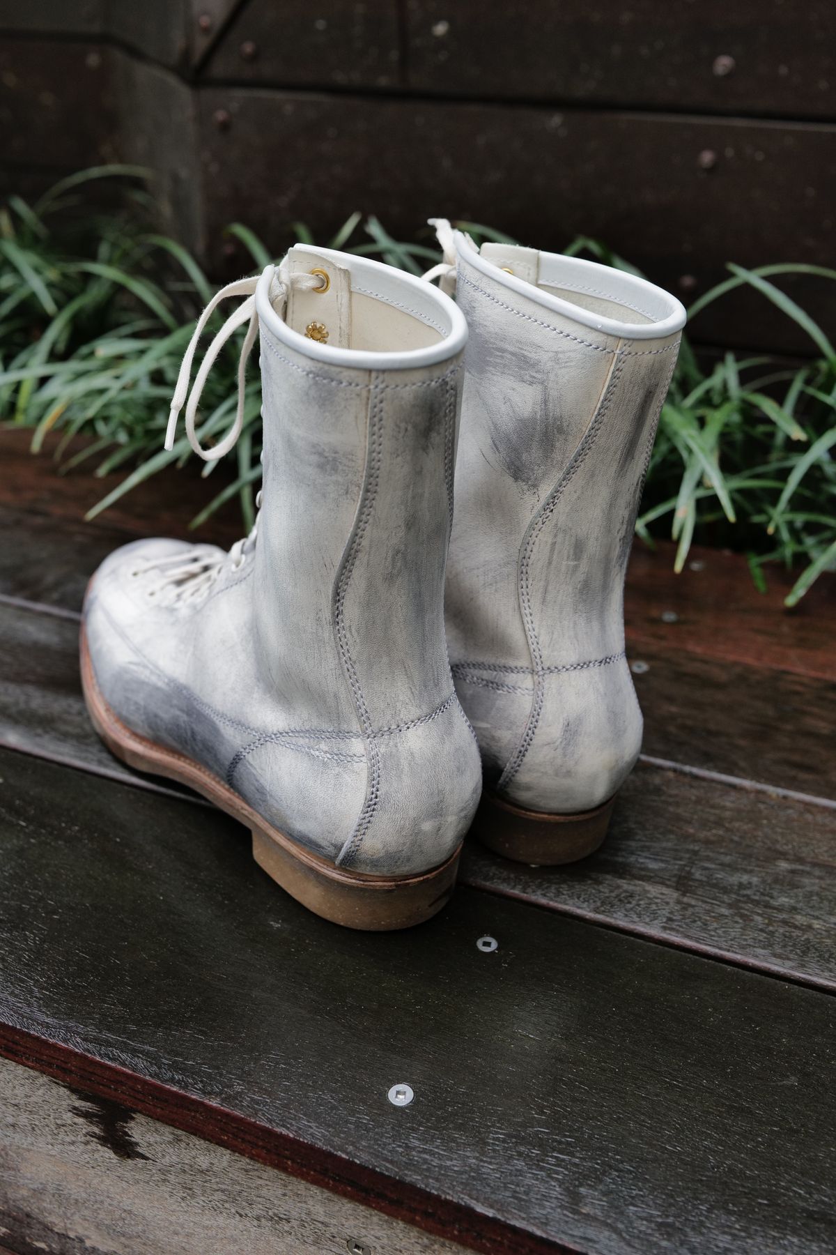 Photo by jcurry on February 1, 2025 of the Clinch Gary Boots in EQ Horsebutt White Dirty Finish.