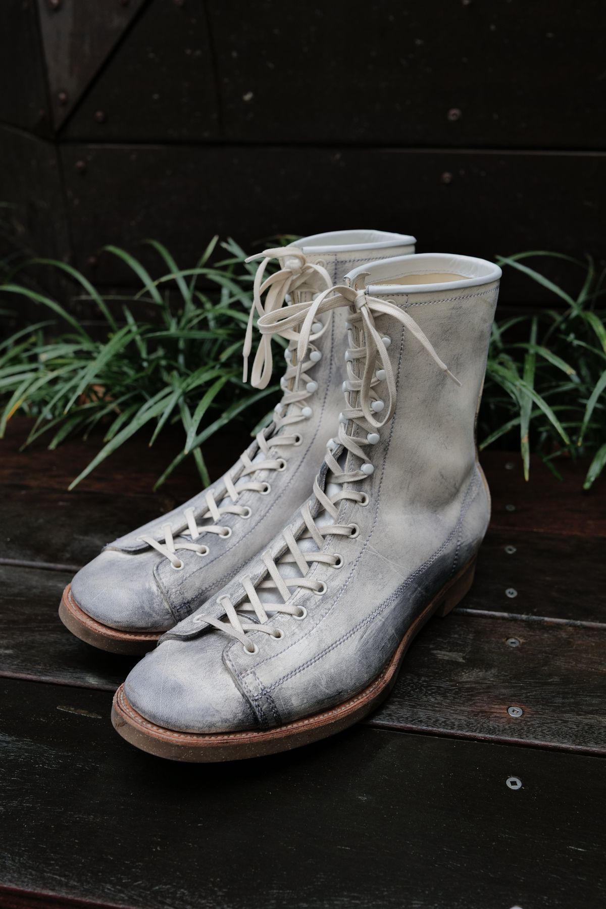 Photo by jcurry on February 1, 2025 of the Clinch Gary Boots in EQ Horsebutt White Dirty Finish.