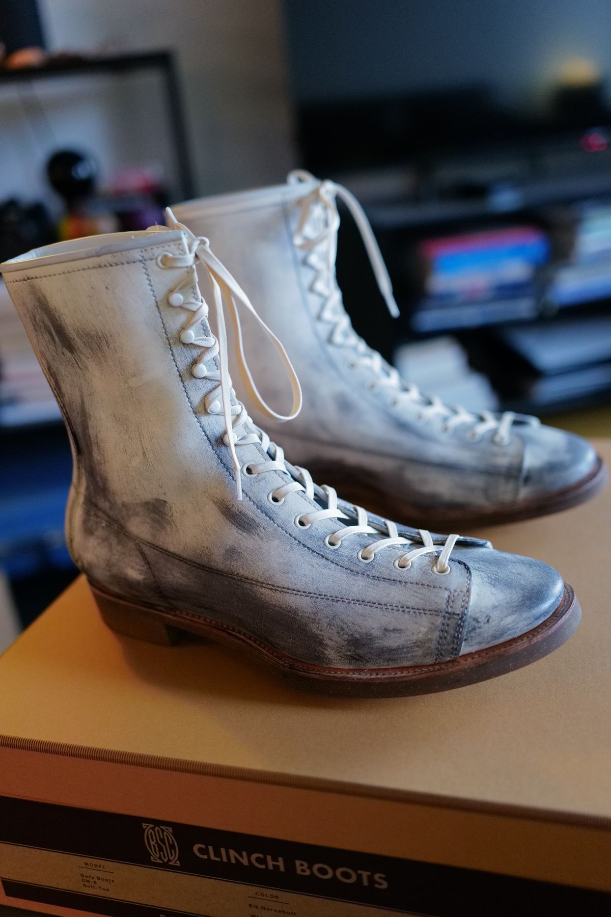 Photo by jcurry on January 4, 2025 of the Clinch Gary Boots in EQ Horsebutt White Dirty Finish.