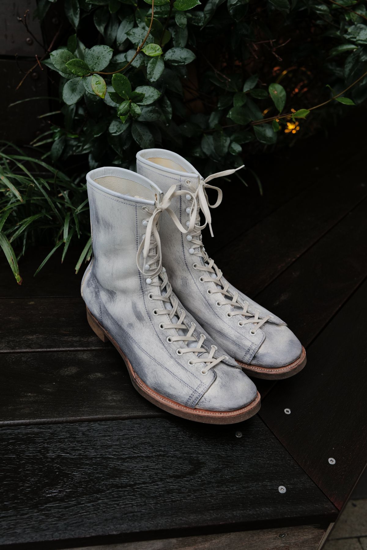 Photo by jcurry on February 1, 2025 of the Clinch Gary Boots in EQ Horsebutt White Dirty Finish.