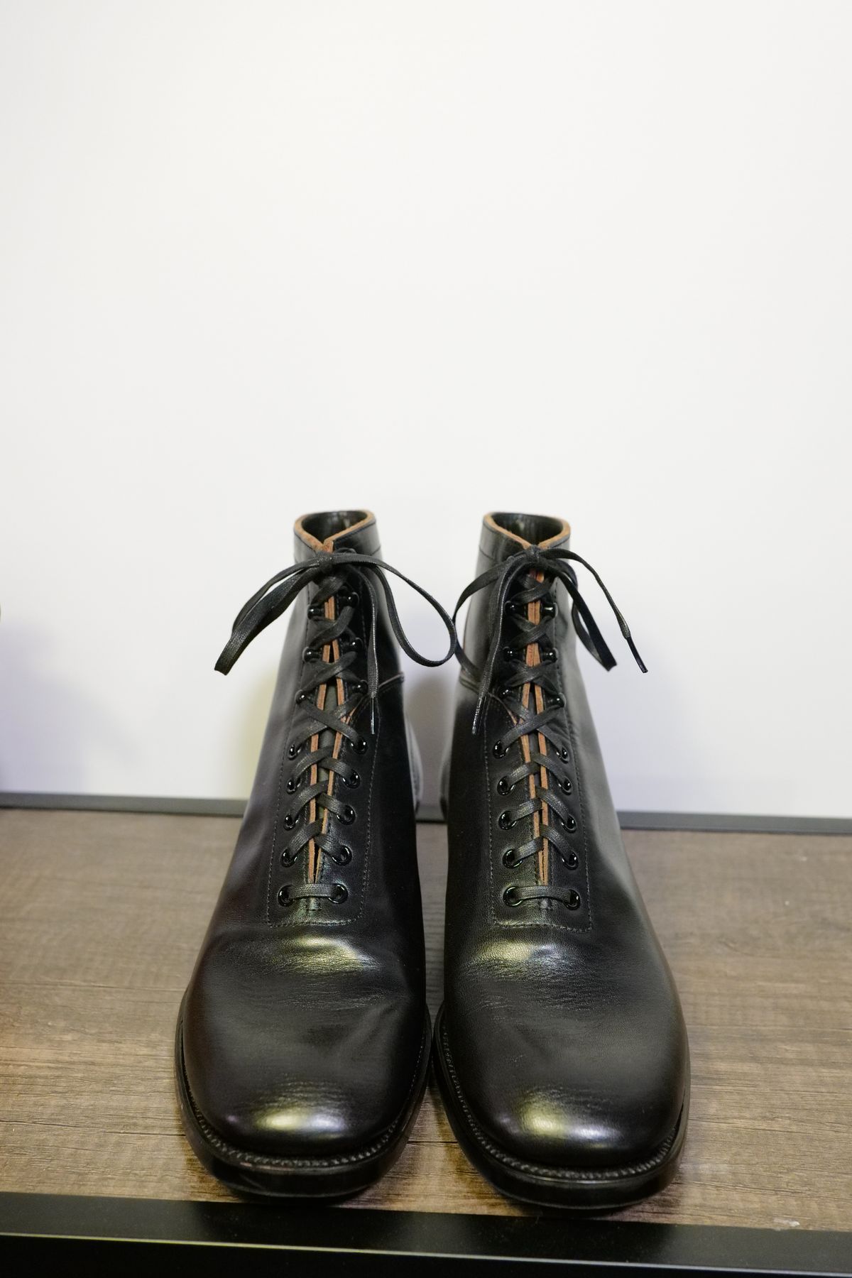 Photo by jcurry on November 1, 2025 of the Clinch Milne Soft-toe in Top Notch Horsehide Black (Tea core).