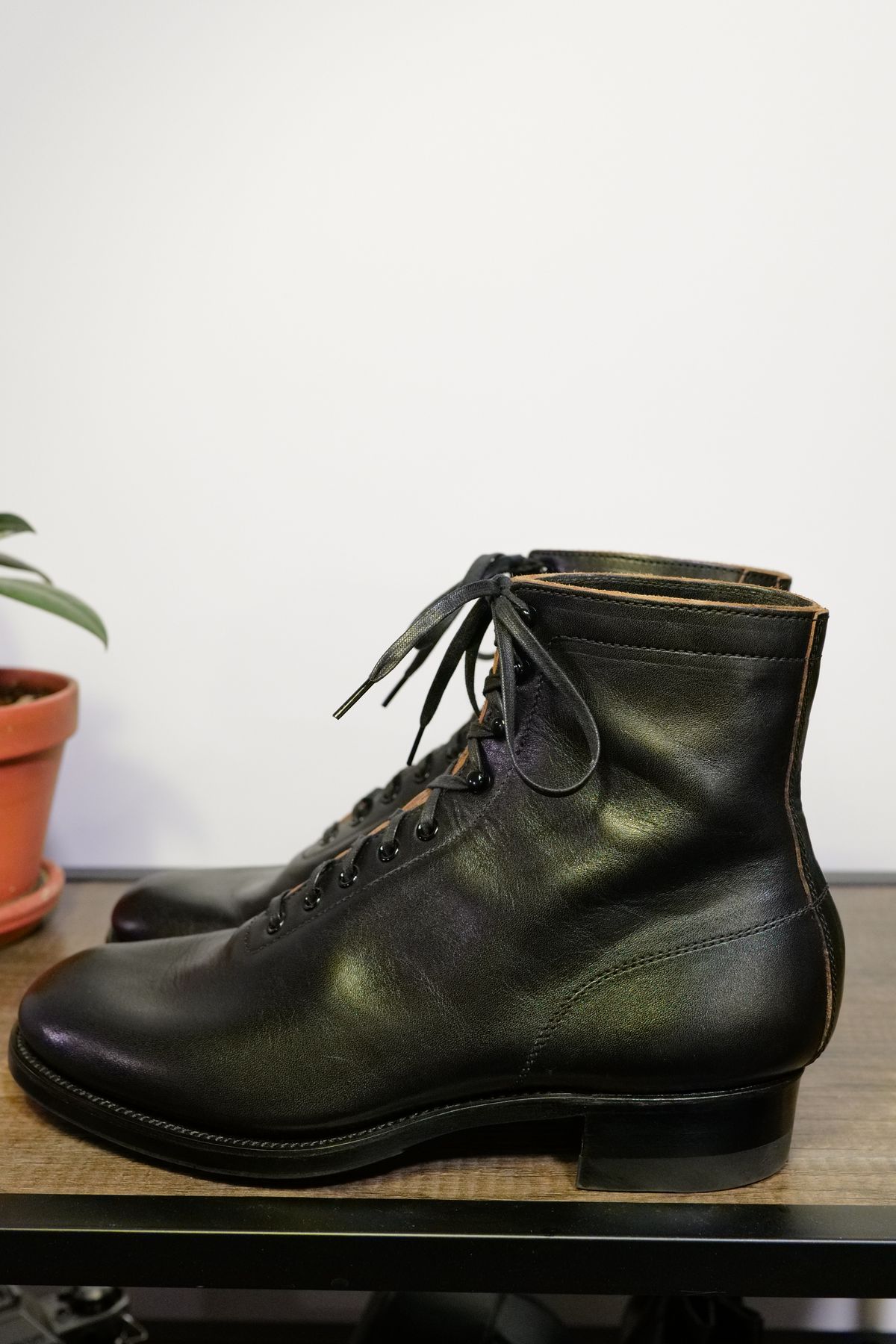 Photo by jcurry on November 1, 2025 of the Clinch Milne Soft-toe in Top Notch Horsehide Black (Tea core).