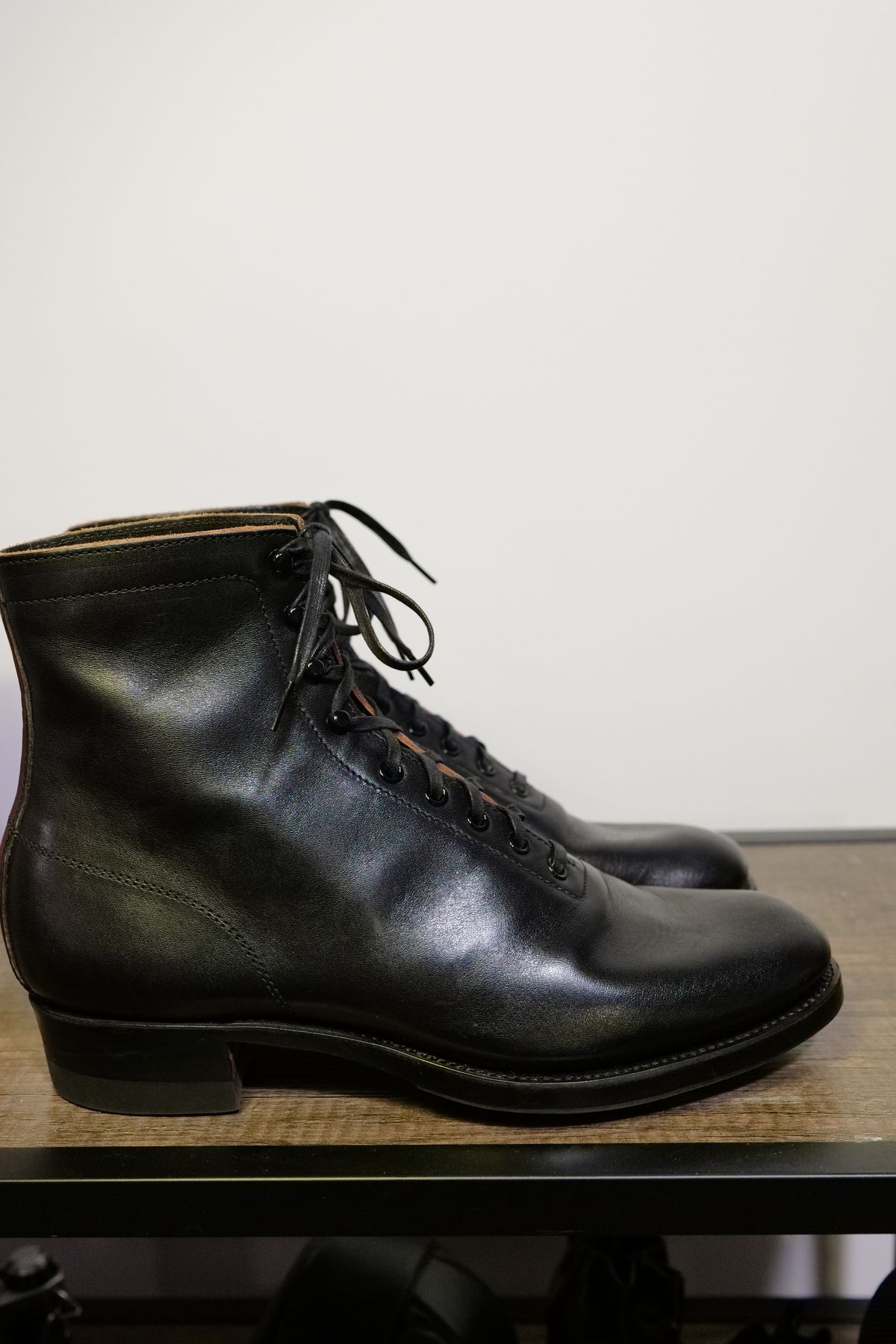 Photo by jcurry on November 1, 2025 of the Clinch Milne Soft-toe in Top Notch Horsehide Black (Tea core).