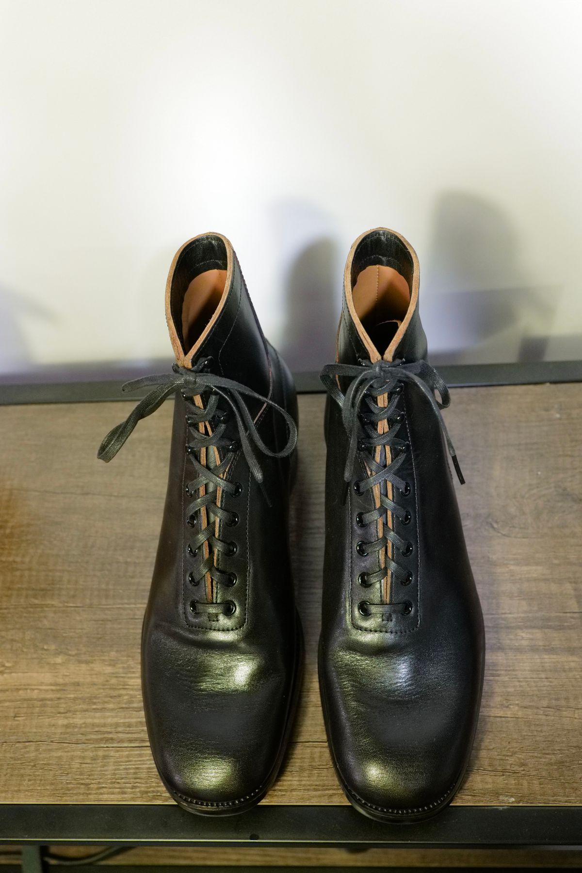 Photo by jcurry on November 1, 2025 of the Clinch Milne Soft-toe in Top Notch Horsehide Black (Tea core).