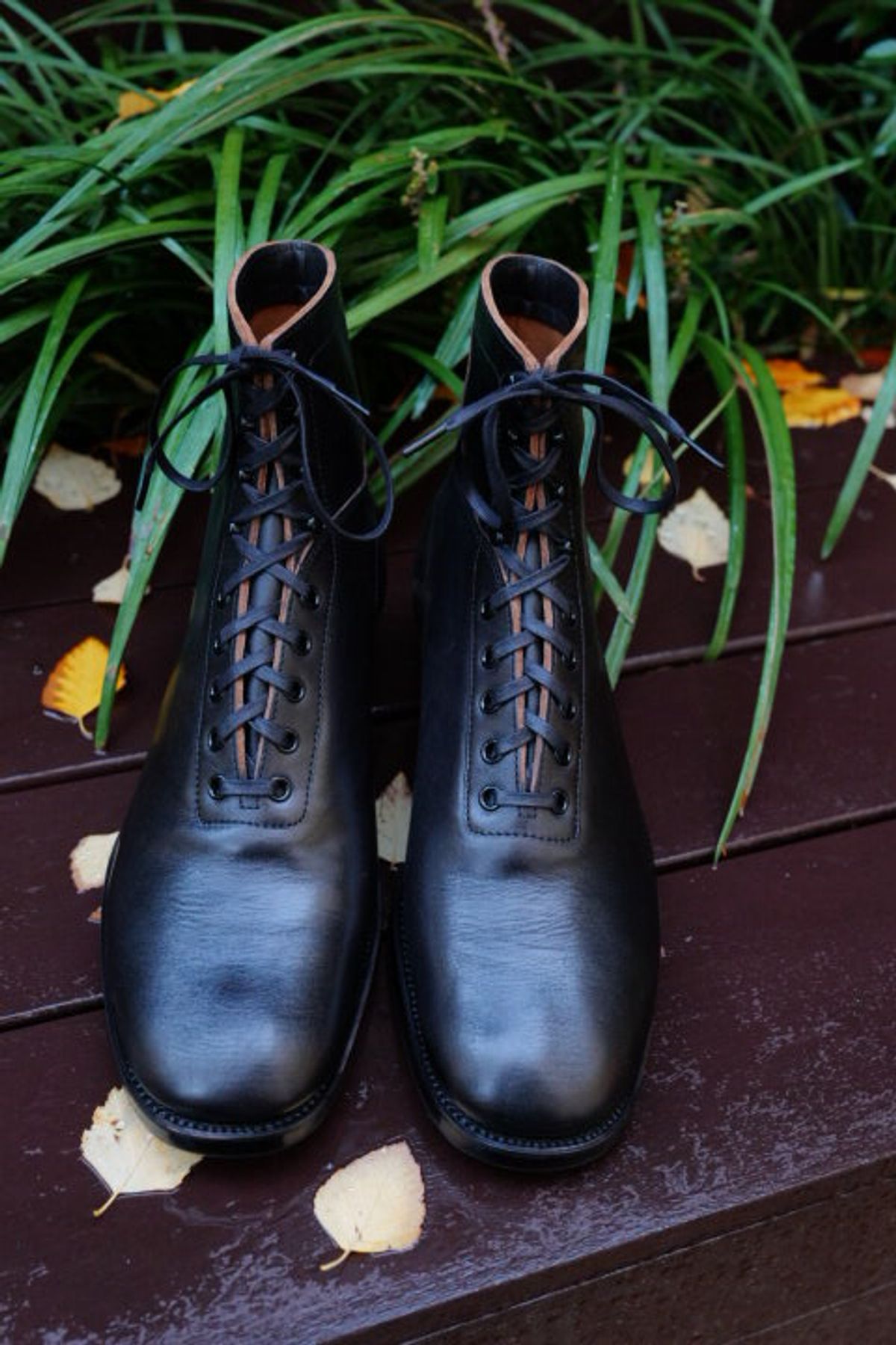 Photo by jcurry on October 27, 2025 of the Clinch Milne Soft-toe in Top Notch Horsehide Black (Tea core).