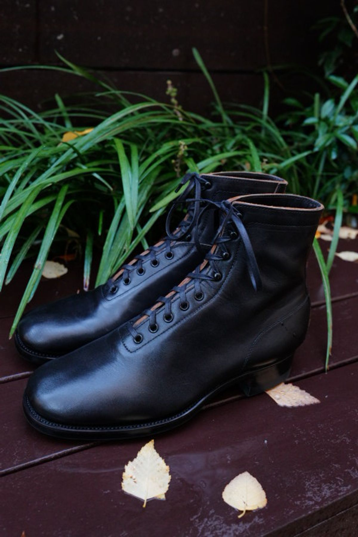 Photo by jcurry on October 27, 2025 of the Clinch Milne Soft-toe in Top Notch Horsehide Black (Tea core).