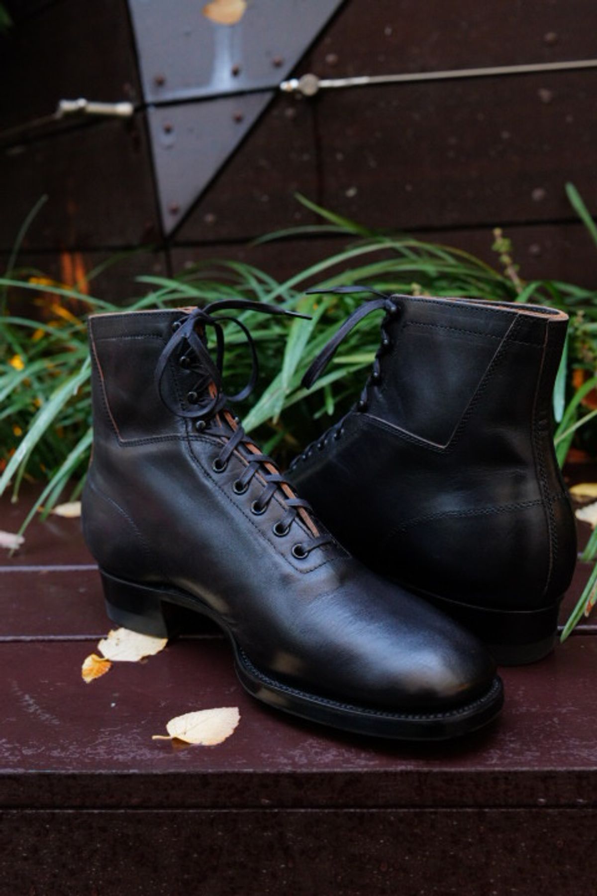 Photo by jcurry on October 27, 2025 of the Clinch Milne Soft-toe in Top Notch Horsehide Black (Tea core).