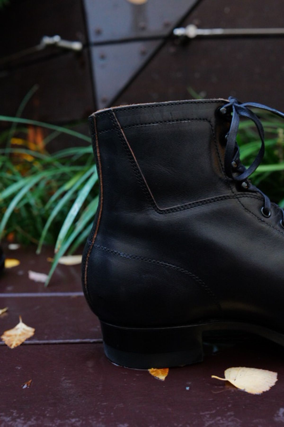 Photo by jcurry on October 27, 2025 of the Clinch Milne Soft-toe in Top Notch Horsehide Black (Tea core).