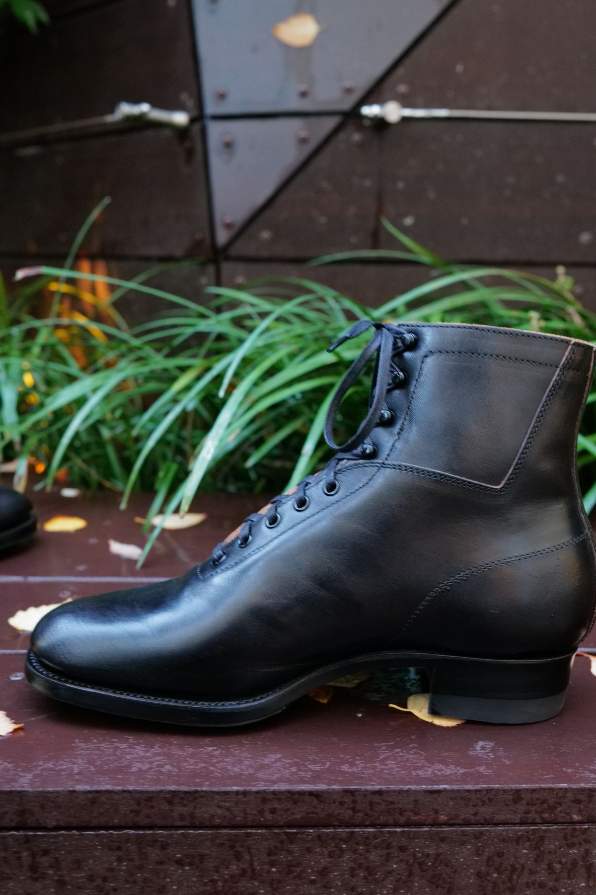 Photo by jcurry on October 27, 2025 of the Clinch Milne Soft-toe in Top Notch Horsehide Black (Tea core).