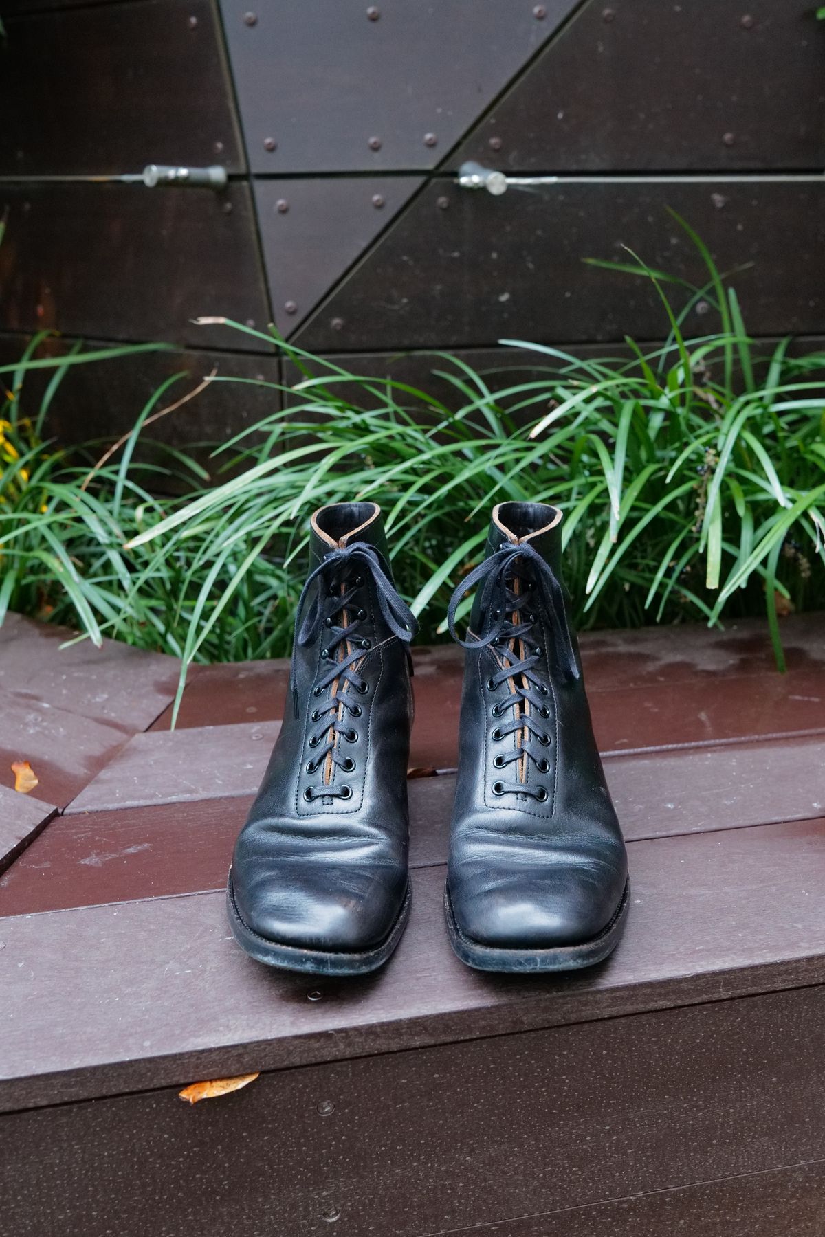Photo by jcurry on December 3, 2025 of the Clinch Milne Soft-toe in Top Notch Horsehide Black (Tea core).