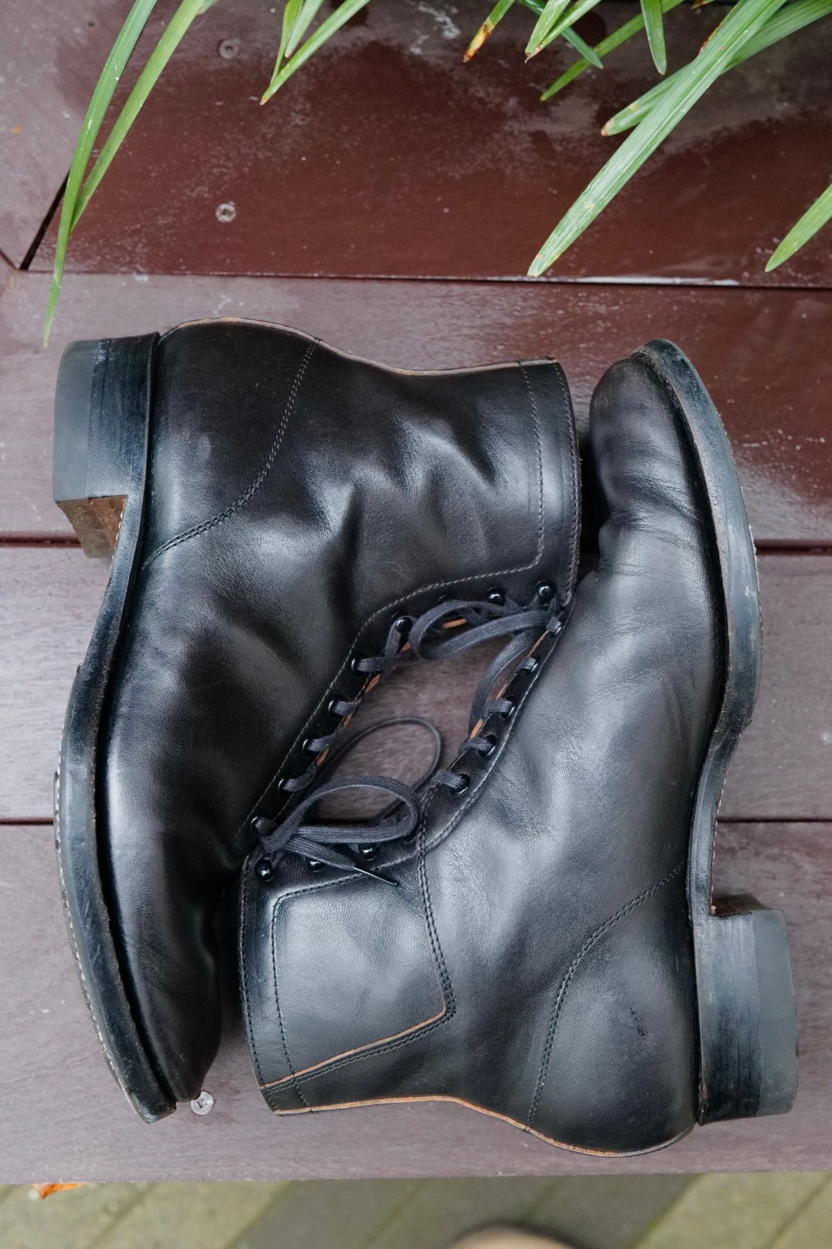 Photo by jcurry on December 3, 2025 of the Clinch Milne Soft-toe in Top Notch Horsehide Black (Tea core).