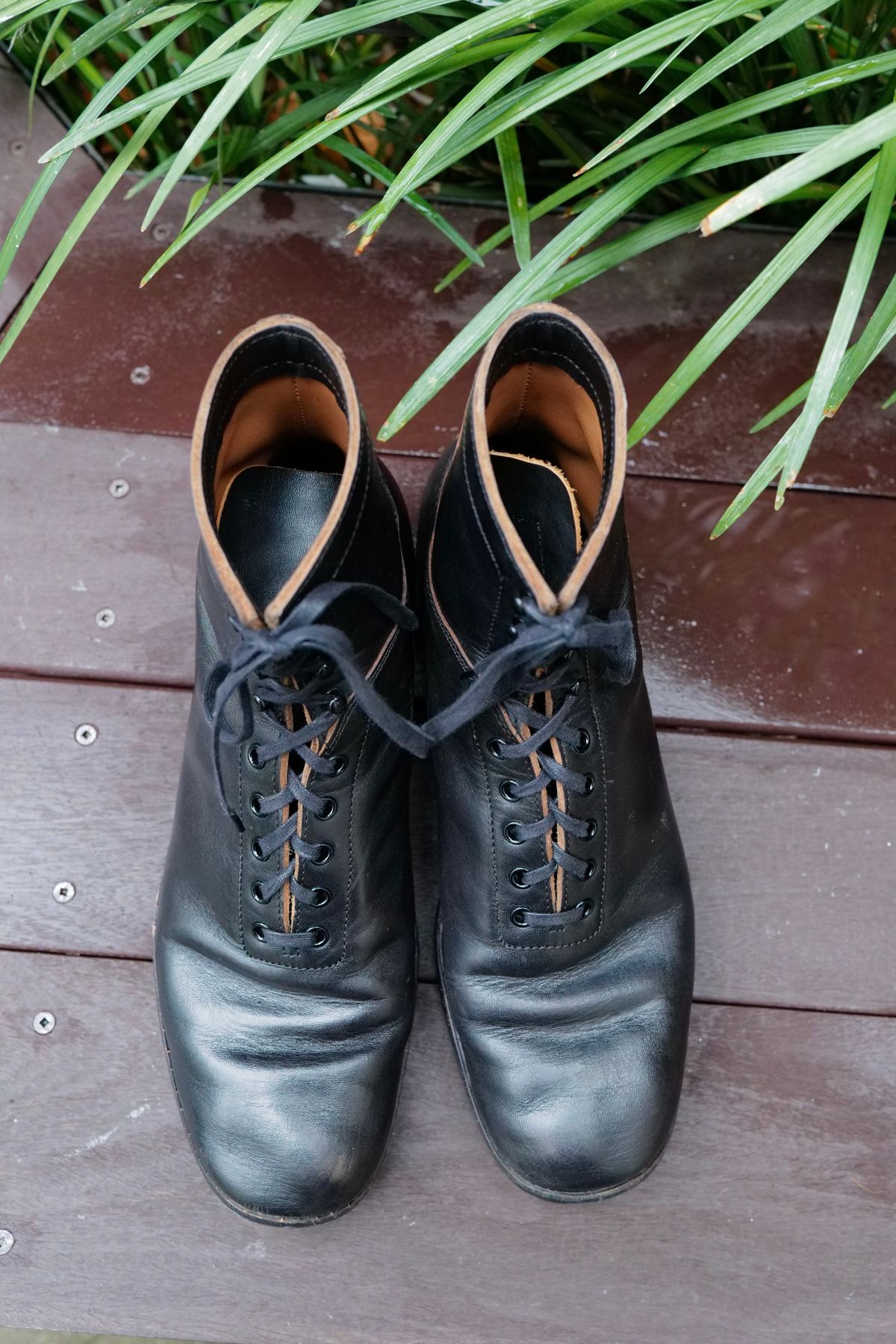 Photo by jcurry on December 3, 2025 of the Clinch Milne Soft-toe in Top Notch Horsehide Black (Tea core).