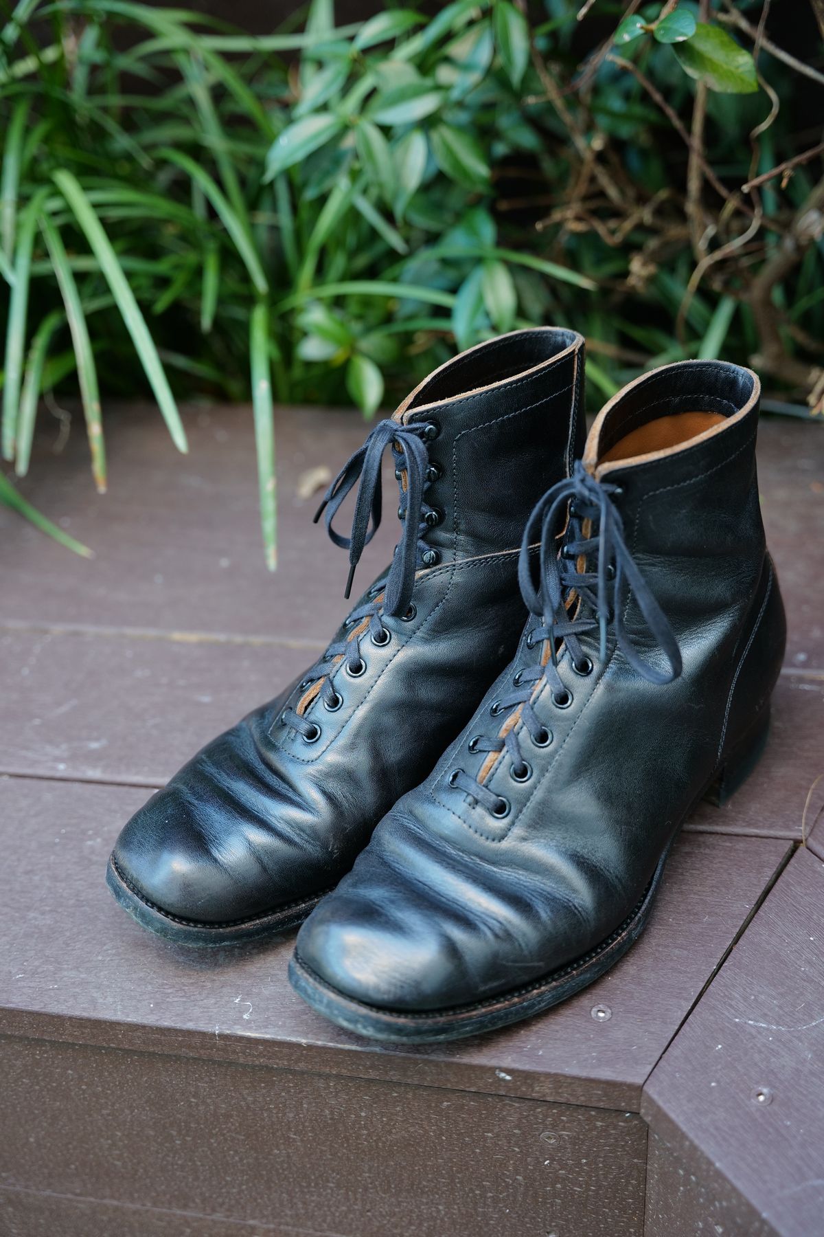 Photo by jcurry on December 31, 2025 of the Clinch Milne Soft-toe in Top Notch Horsehide Black (Tea core).
