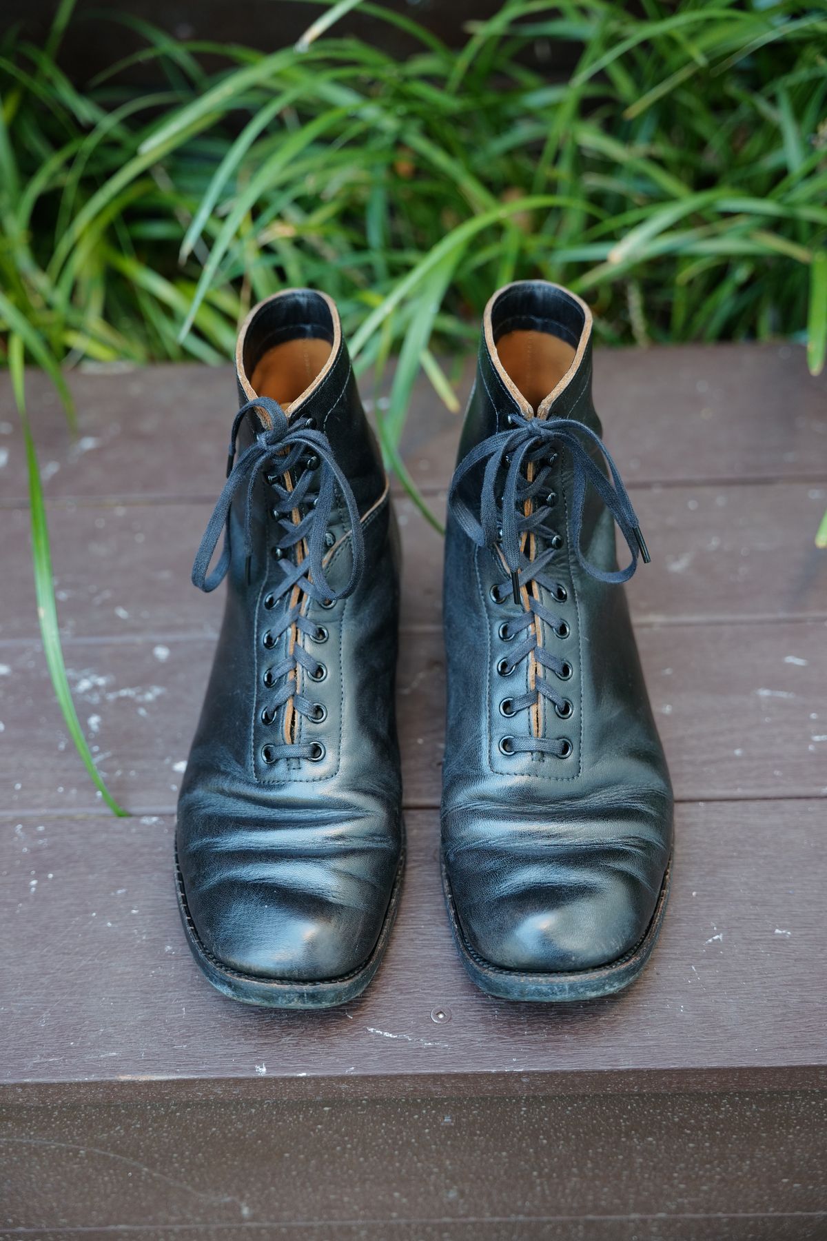 Photo by jcurry on December 31, 2025 of the Clinch Milne Soft-toe in Top Notch Horsehide Black (Tea core).